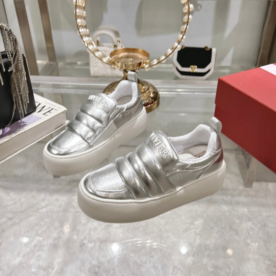 PUFFY LEATHER LOW TOP SNEAKERS IN SILVER PATENT LAMBSKIN - 35