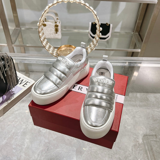 PUFFY LEATHER LOW TOP SNEAKERS IN SILVER PATENT LAMBSKIN - 35
