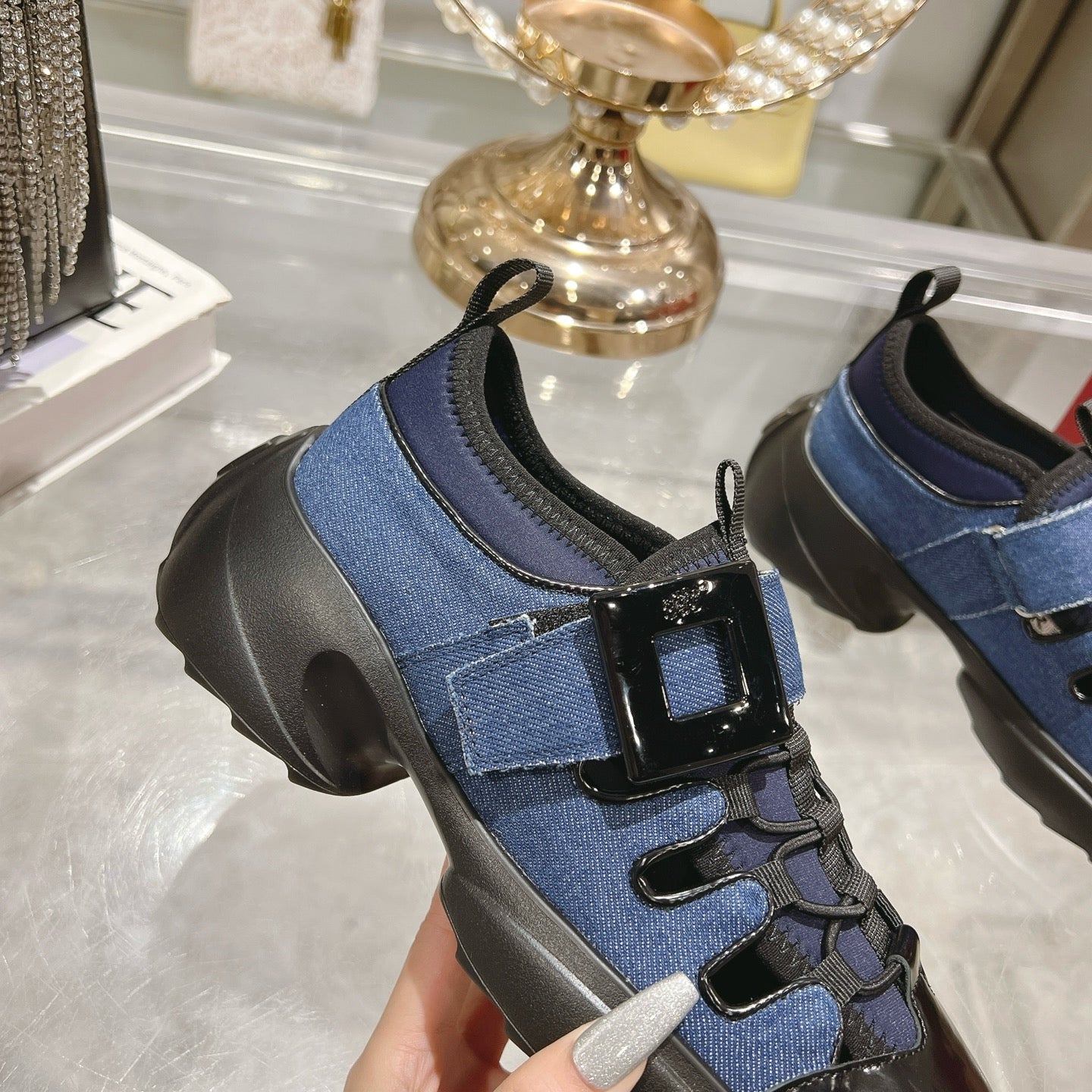 VIV' ON THE RUN TREKKY SNEAKERS IN BLACK CALFSKIN AND BLUE DENIM - 35