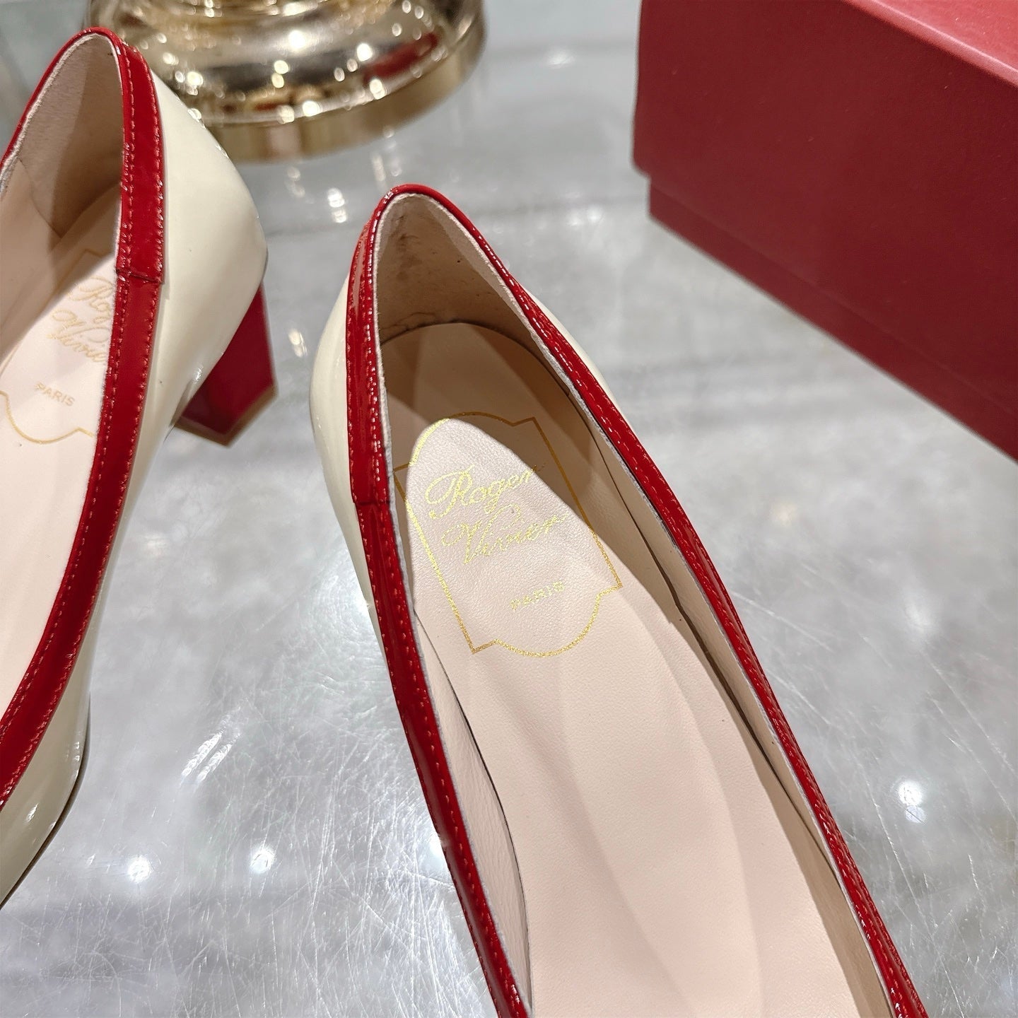 ROGER VIVIER 25S TROMPETTE BALLERINAS 45MM IN IVORY CALFSKIN - 35
