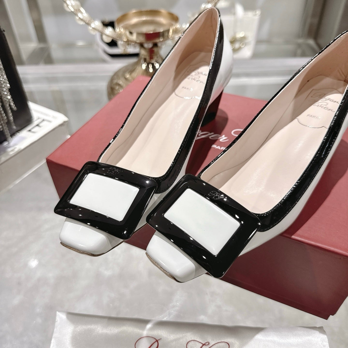 ROGER VIVIER 25S TROMPETTE BALLERINAS 45MM IN WHITE CALFSKIN - 35