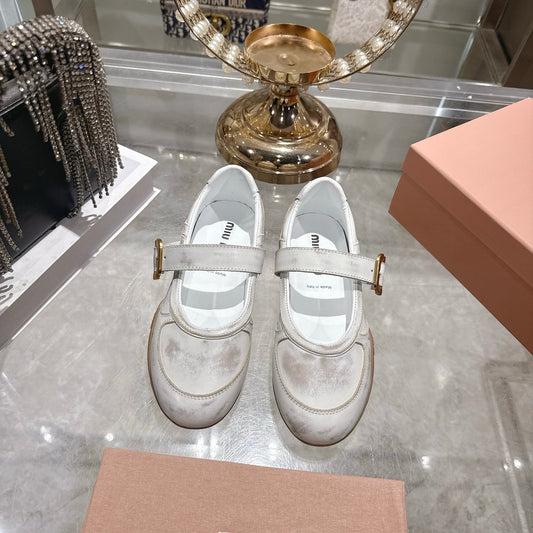 БАЛЕТКИ MIUMIU 26S MARY JANE З БІЛОЇ ТЕЛЯЧОЇ ШКІРИ ІЗ ЗОЛОТОЮ ПРЯЖКОЮ
