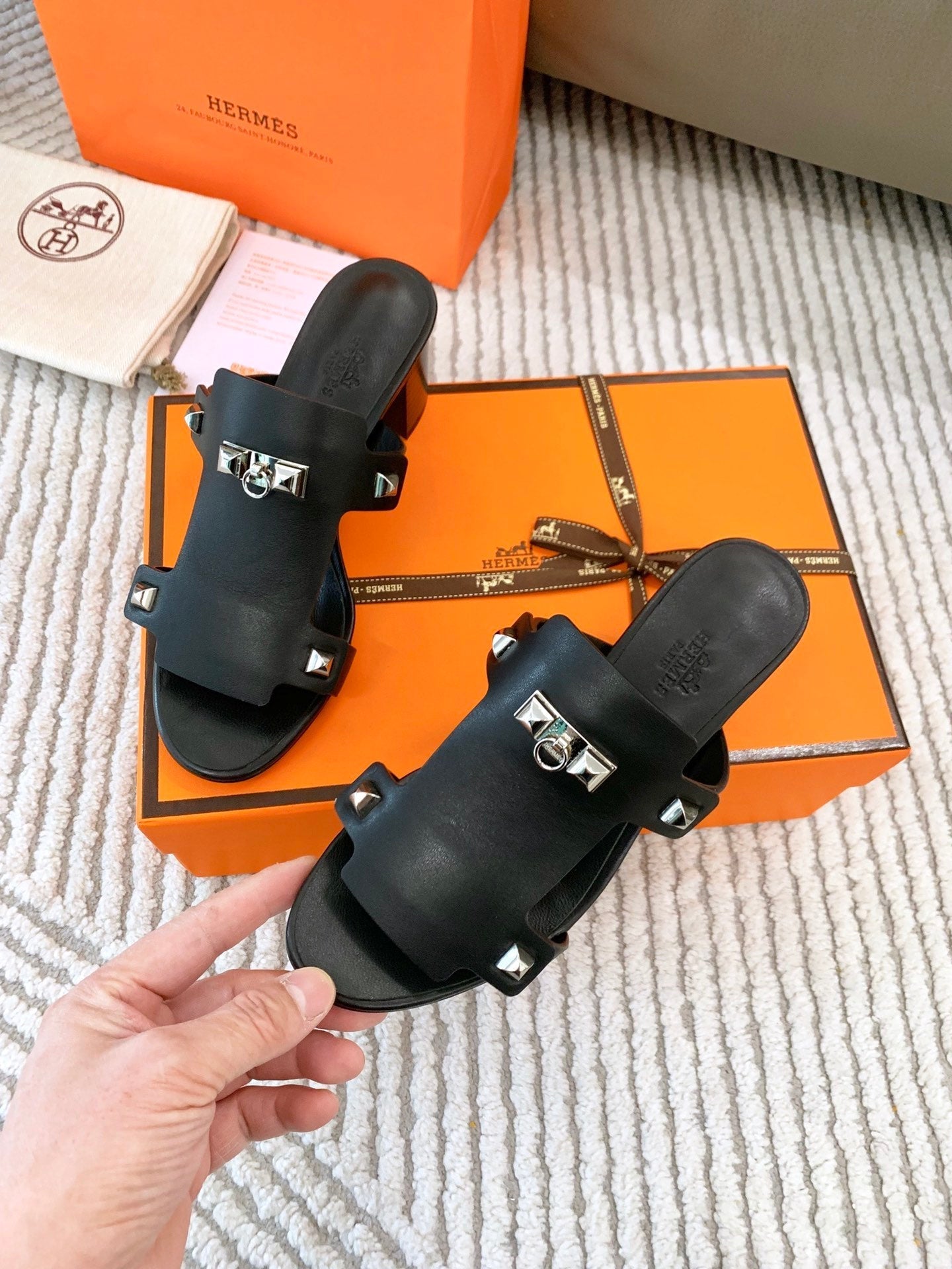 INVINCIBLE 50 SANDAL IN BLACK CALFSKIN - 35