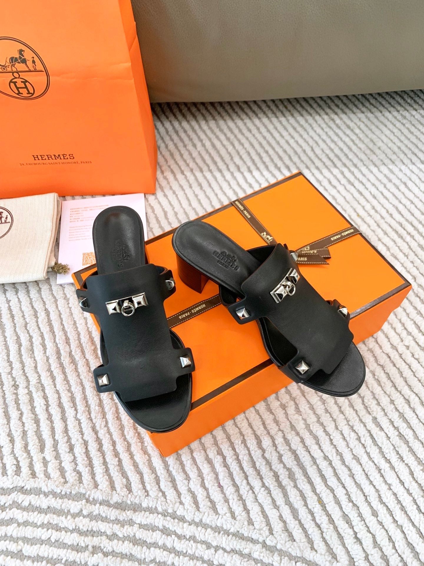 INVINCIBLE 50 SANDAL IN BLACK CALFSKIN - 35