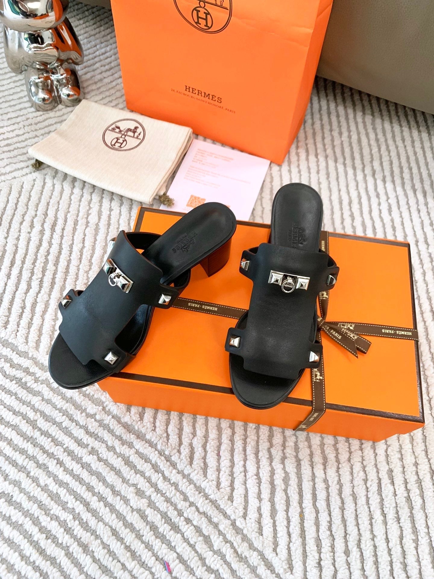 INVINCIBLE 50 SANDAL IN BLACK CALFSKIN - 35