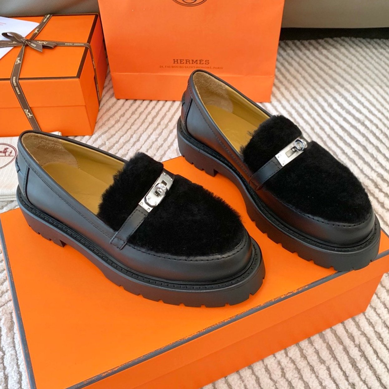 ICONE LOAFER IN BLACK CALFSKIN WITH BLACK SHEARLING - 34