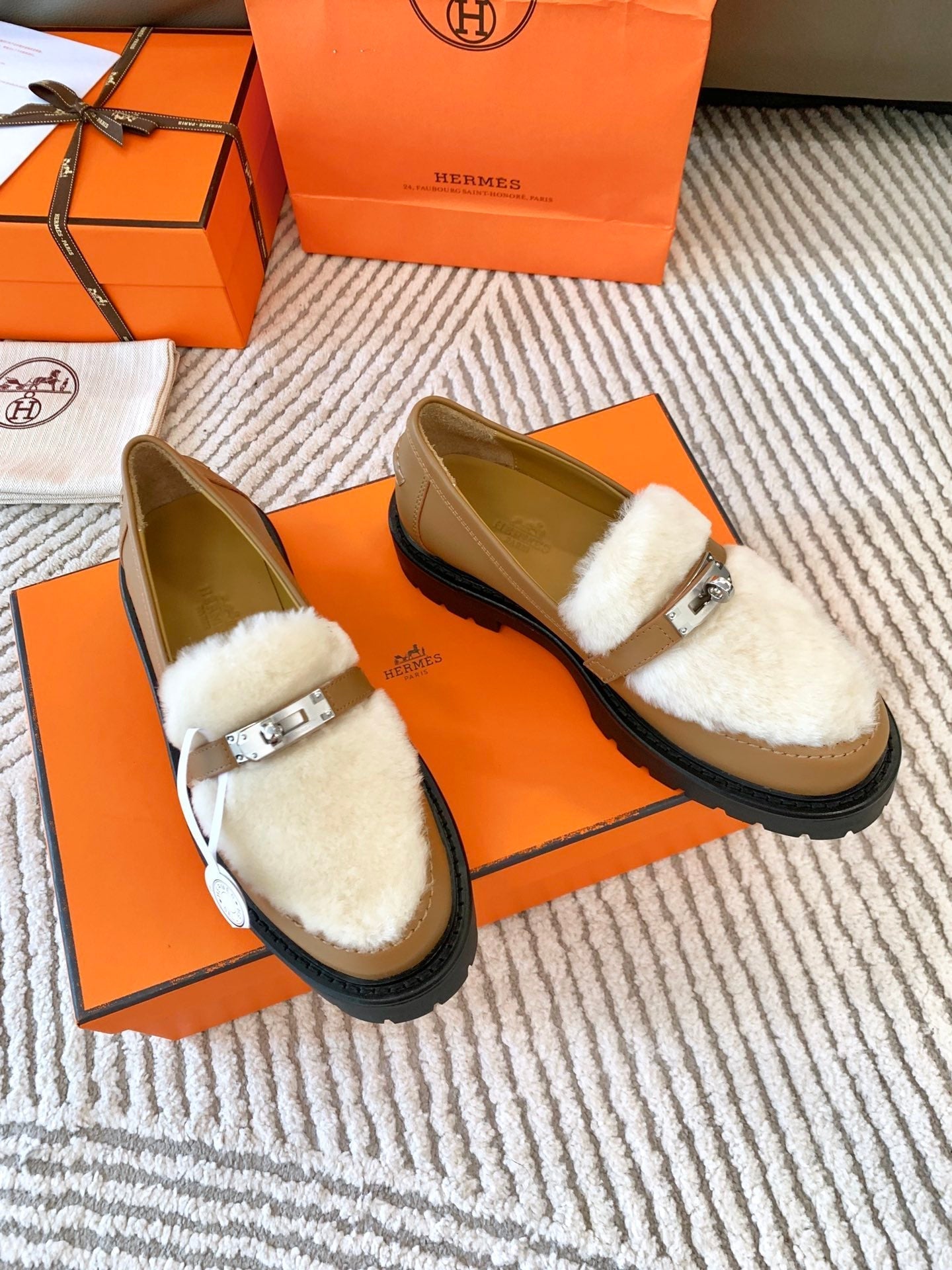 ICONE LOAFER IN PERU BROWN CALFSKIN WITH WHITE SHEARLING - 34