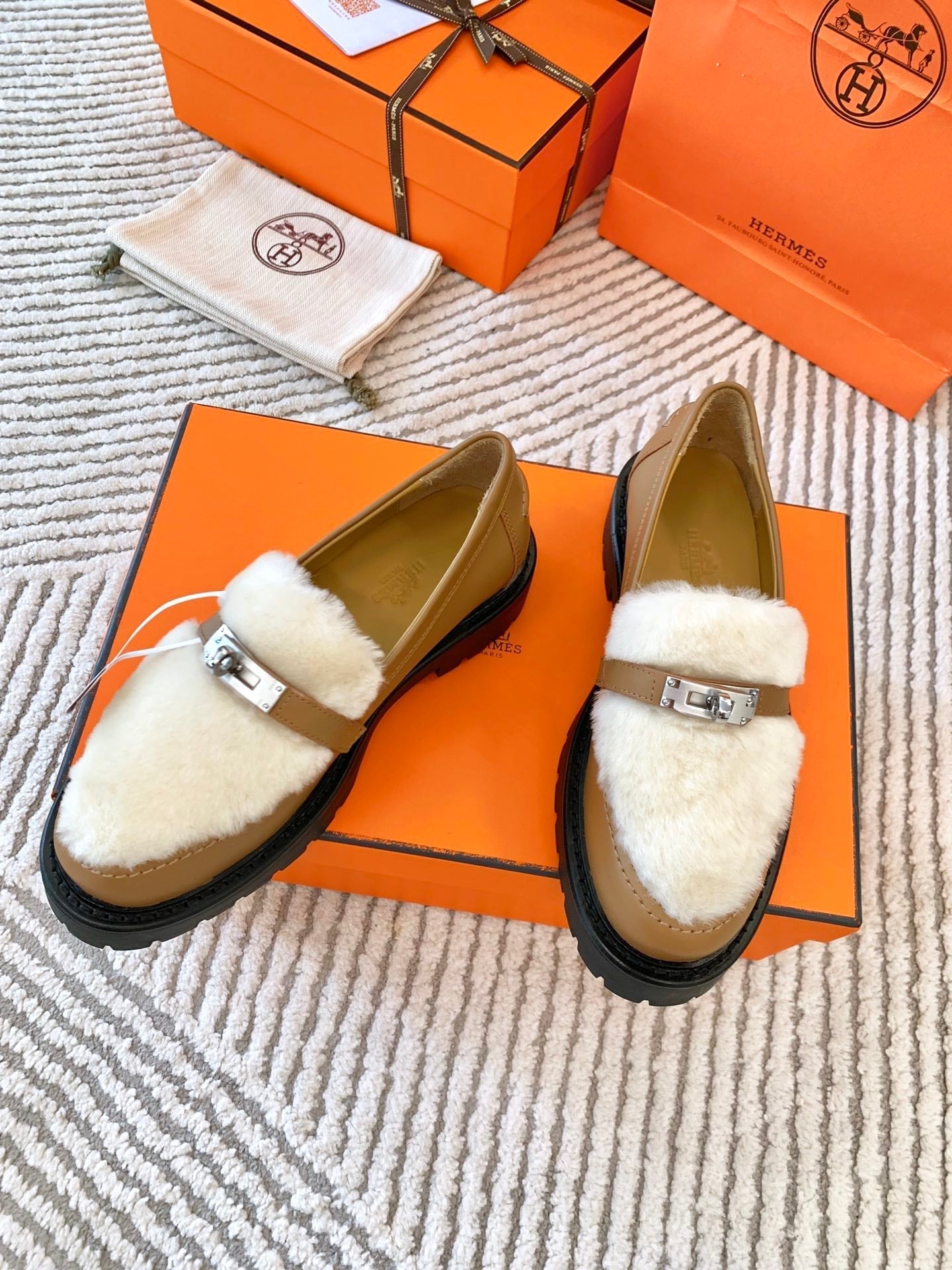 ICONE LOAFER IN PERU BROWN CALFSKIN WITH WHITE SHEARLING - 34