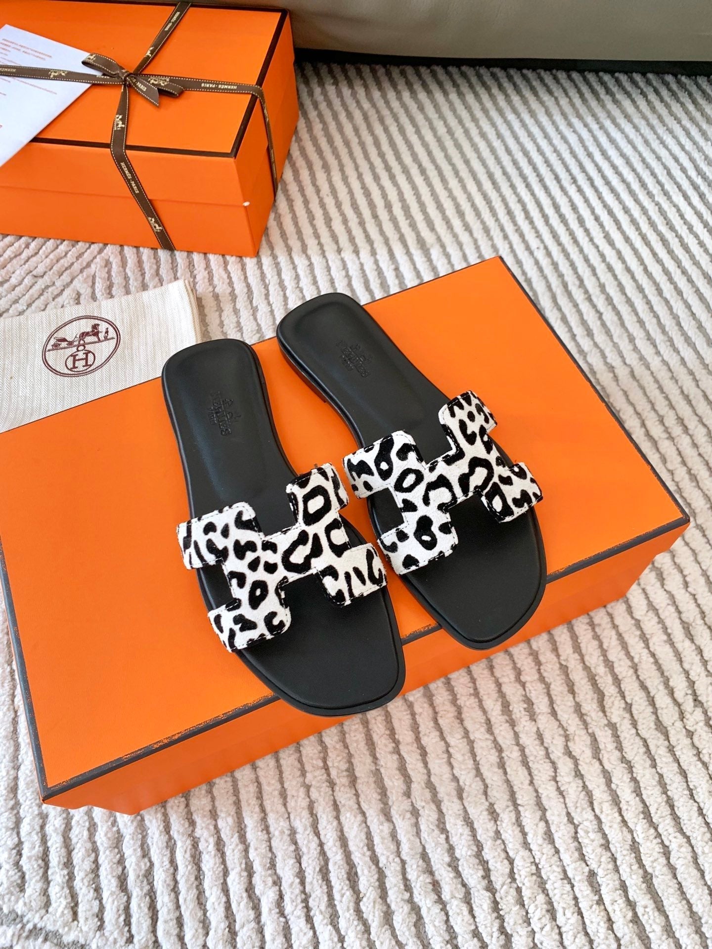 0RAN SANDAL IN BLACK MIX WHITE SUEDE - 34