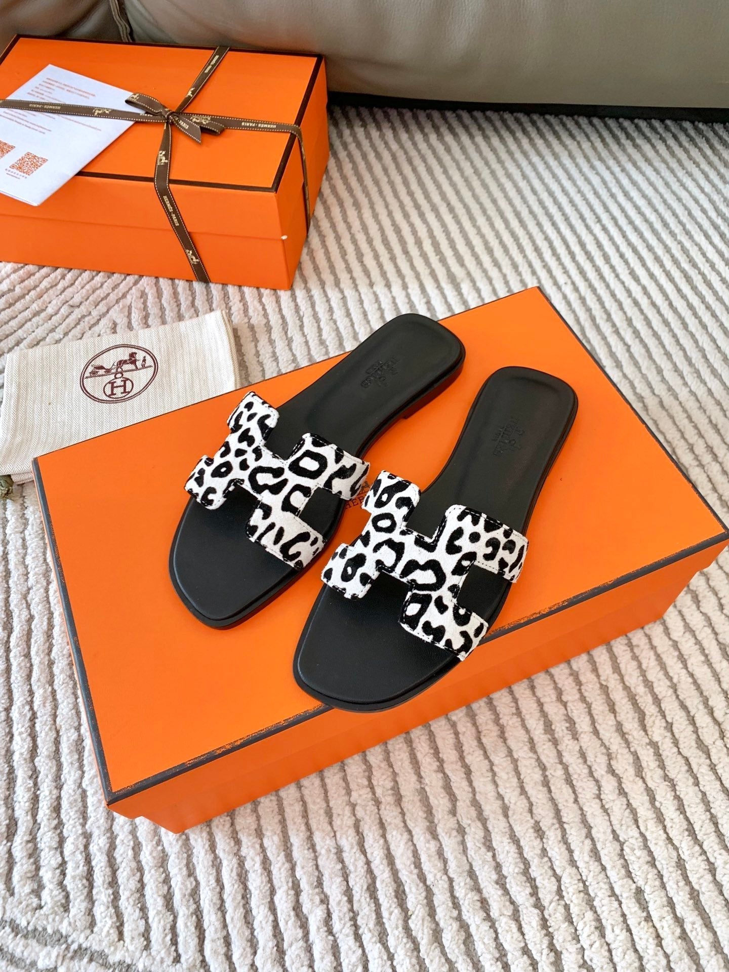 0RAN SANDAL IN BLACK MIX WHITE SUEDE - 34