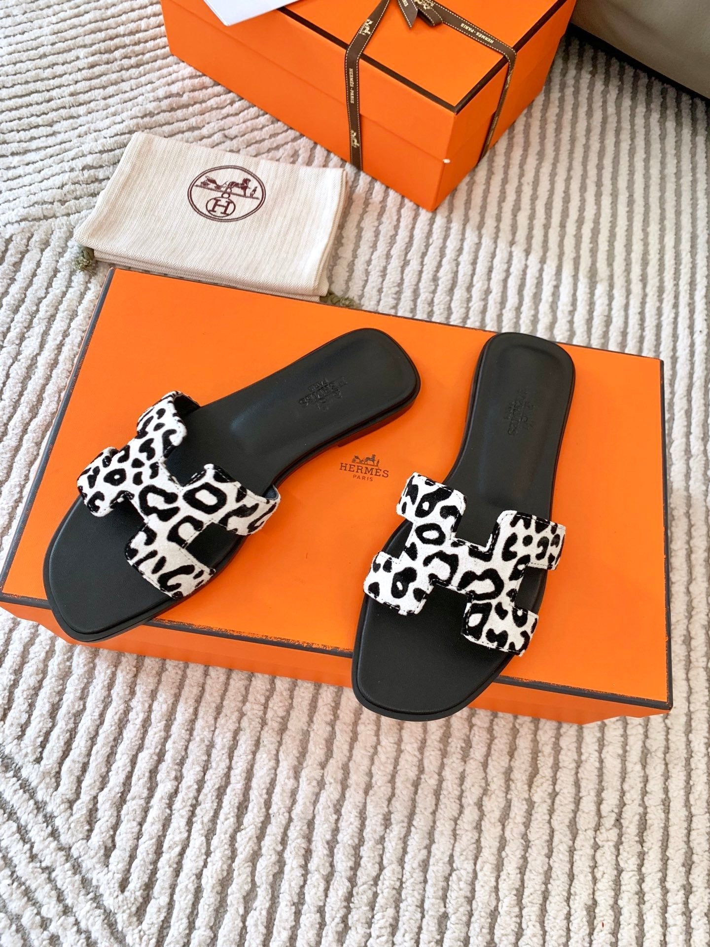 0RAN SANDAL IN BLACK MIX WHITE SUEDE - 34