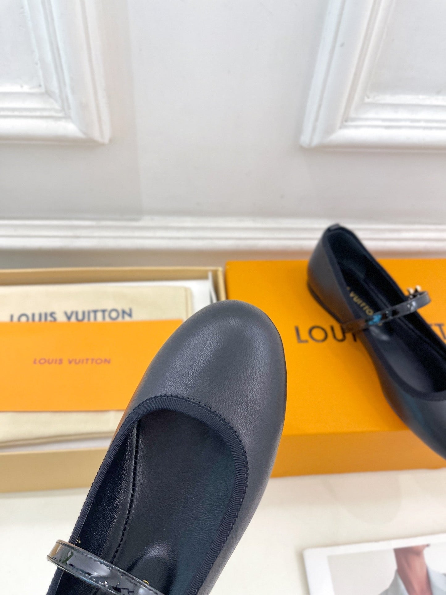 LV WOMEN ROMY FLAT BALLERINA IN BLACK METALLIC LAMBSKIN - 35