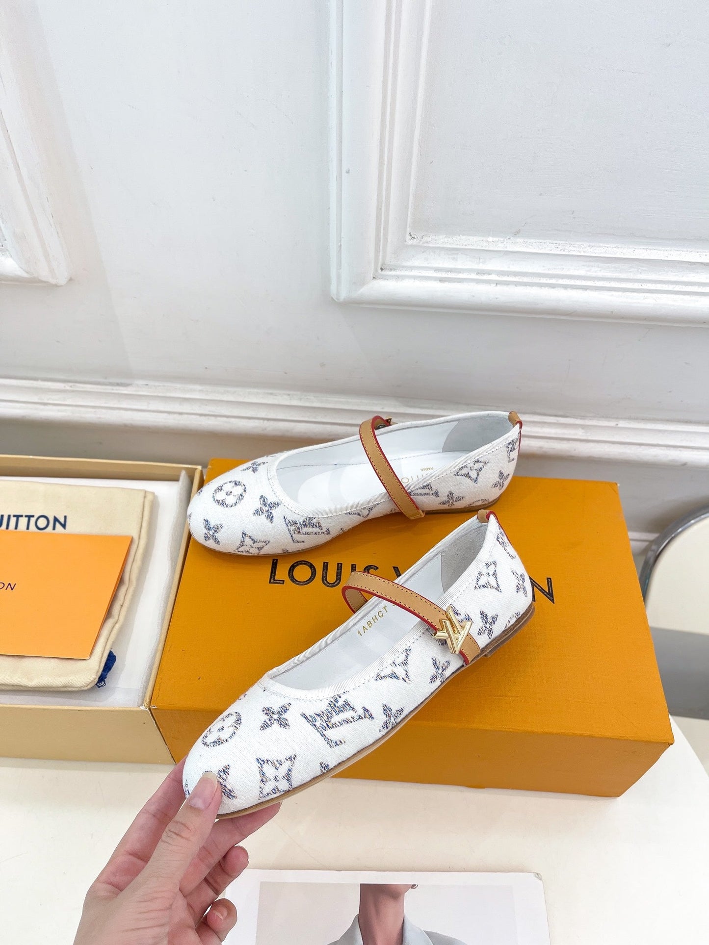 LV WOMEN ROMY FLAT BALLERINA IN WHITE MONOGRAM JACQUARD - 35