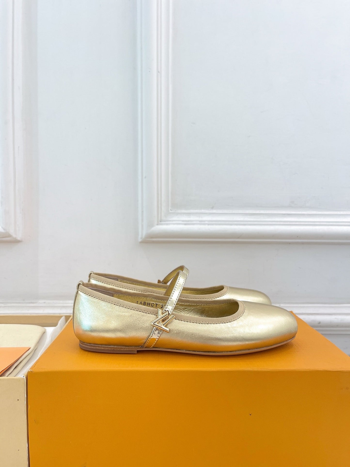 LV WOMEN ROMY FLAT BALLERINA IN GOLDEN METALLIC LAMBSKIN - 35