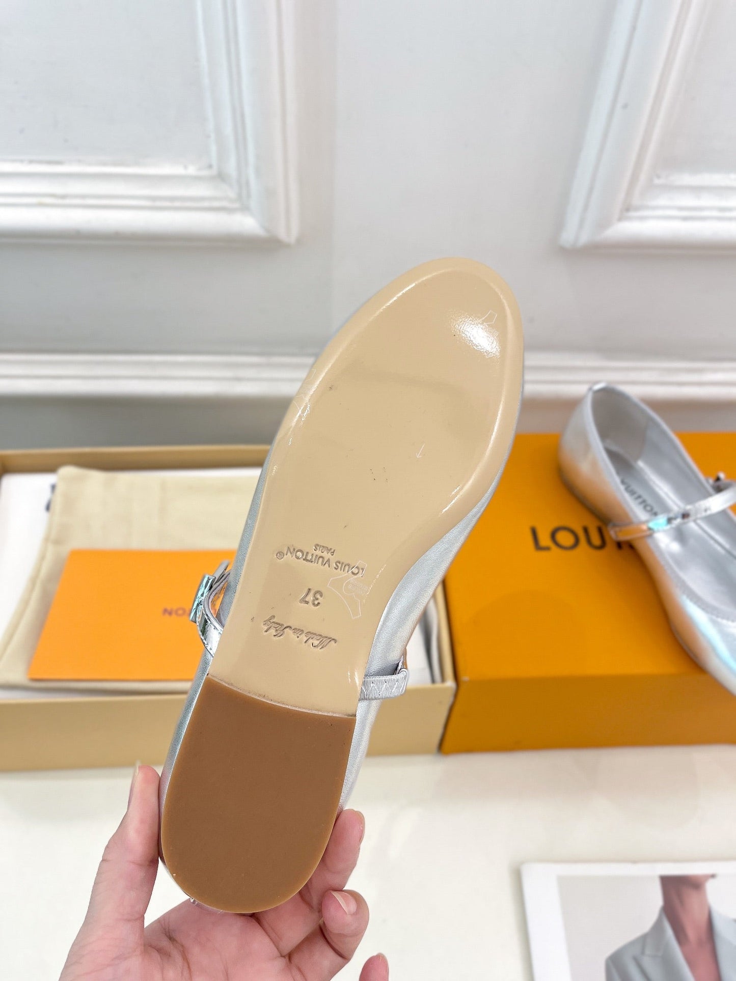 LV WOMEN ROMY FLAT BALLERINA IN SILVER METALLIC LAMBSKIN - 35