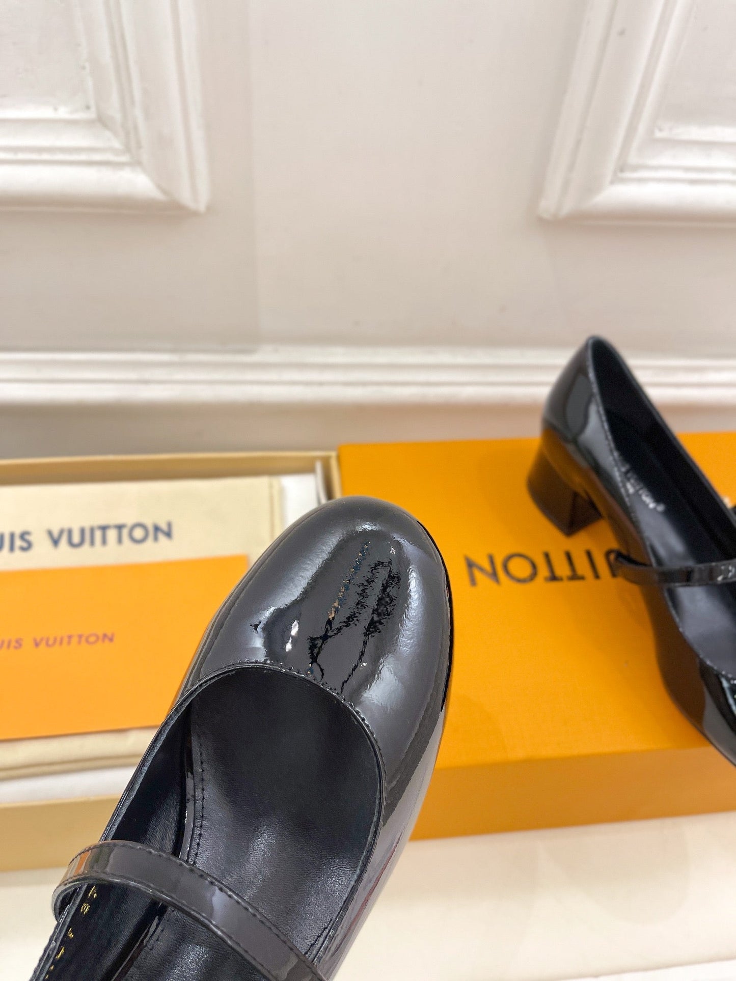 LV WOMEN ROMY HIGH BALLERINA IN GLOSSY BLACK LAMBSKIN - 35