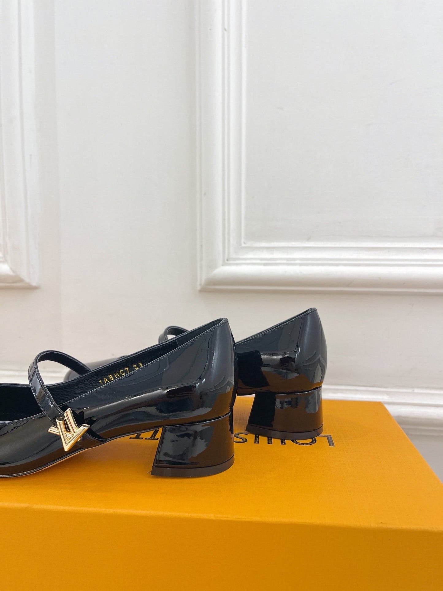 LV WOMEN ROMY HIGH BALLERINA IN GLOSSY BLACK LAMBSKIN - 35