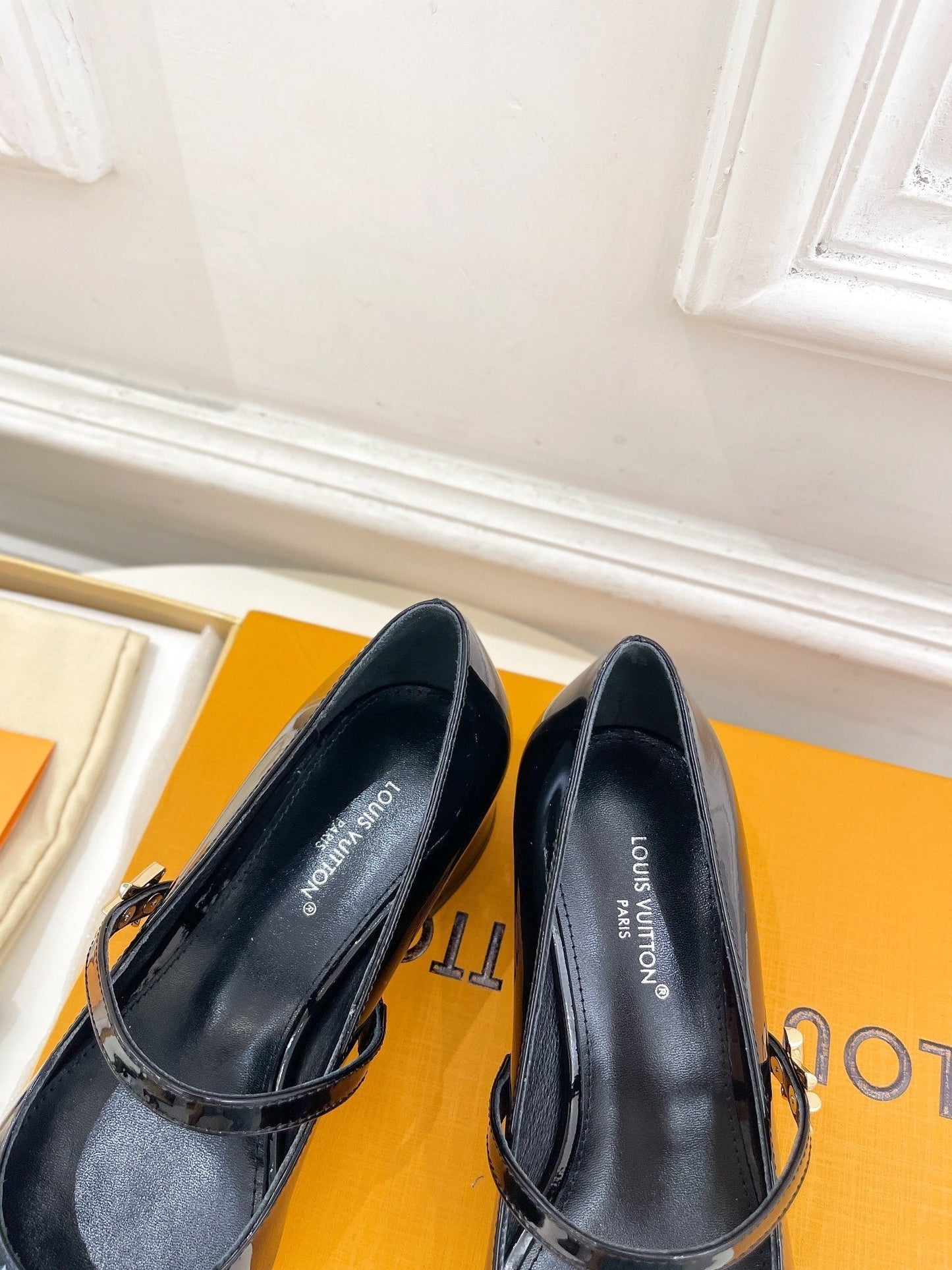 LV WOMEN ROMY HIGH BALLERINA IN GLOSSY BLACK LAMBSKIN - 35