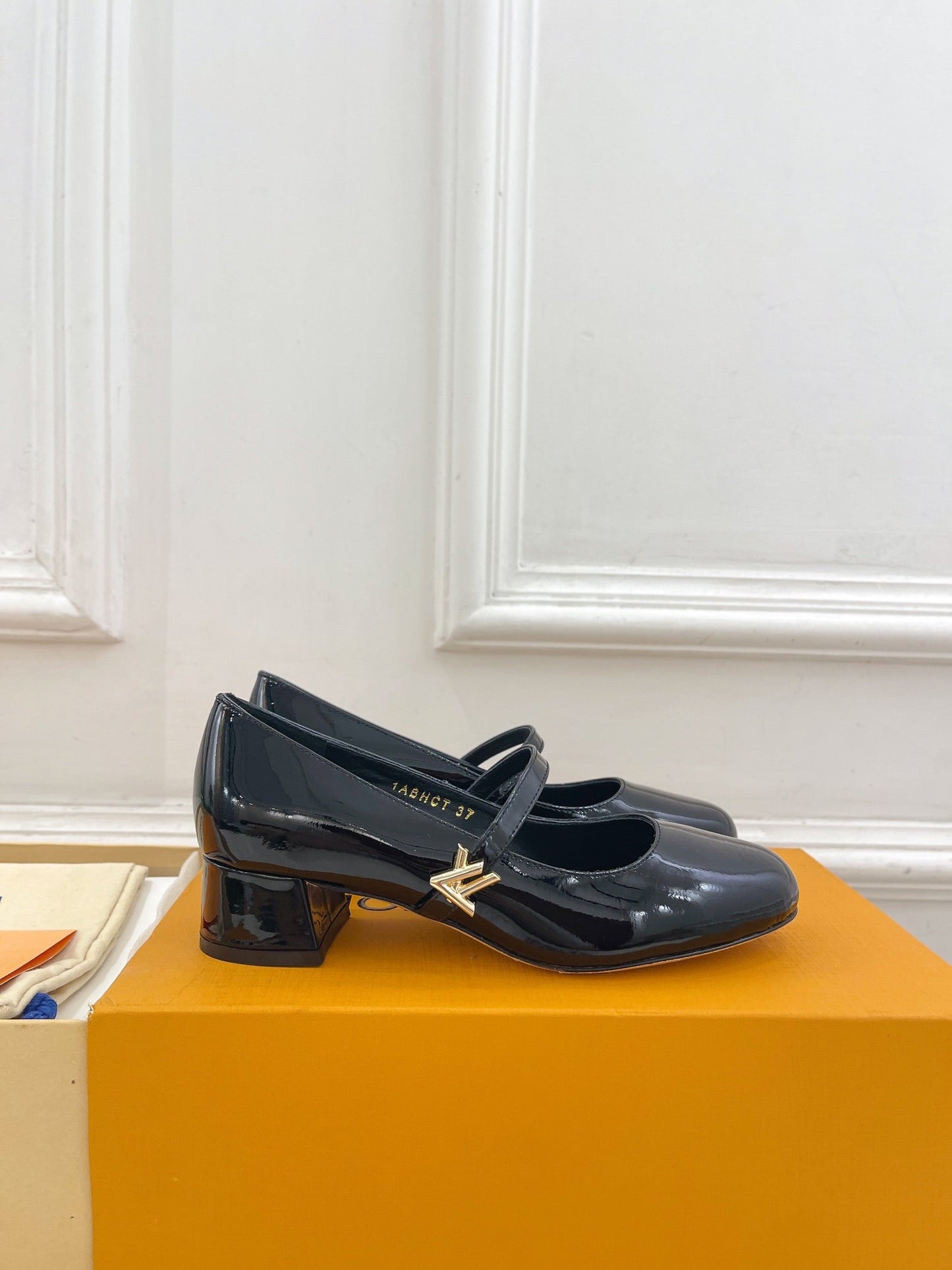 LV WOMEN ROMY HIGH BALLERINA IN GLOSSY BLACK LAMBSKIN - 35