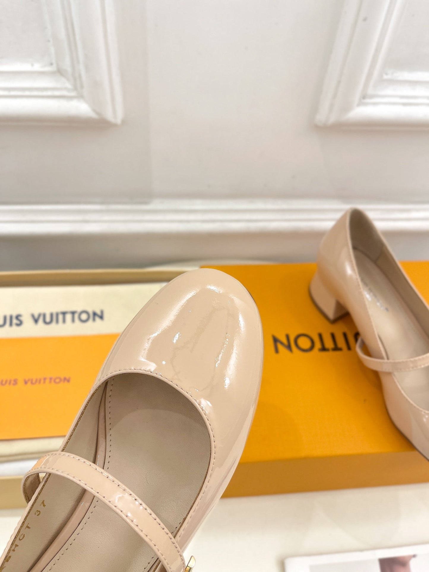 LV WOMEN ROMY HIGH BALLERINA IN GLOSSY BEIGE LAMBSKIN - 35