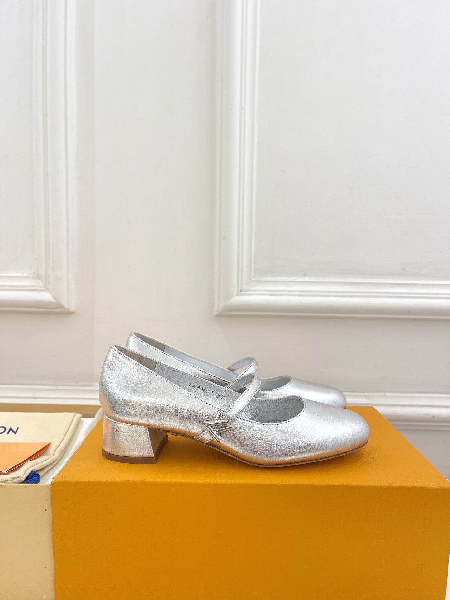 LV WOMEN ROMY HIGH BALLERINA IN SILVER METALLIC LAMBSKIN - 35
