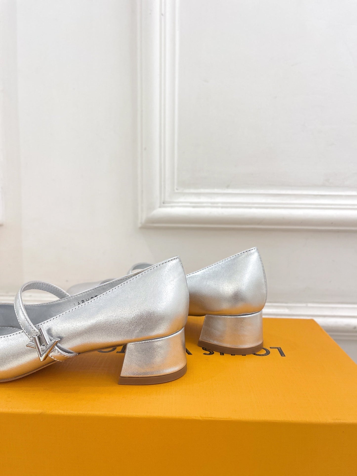 LV WOMEN ROMY HIGH BALLERINA IN SILVER METALLIC LAMBSKIN - 35