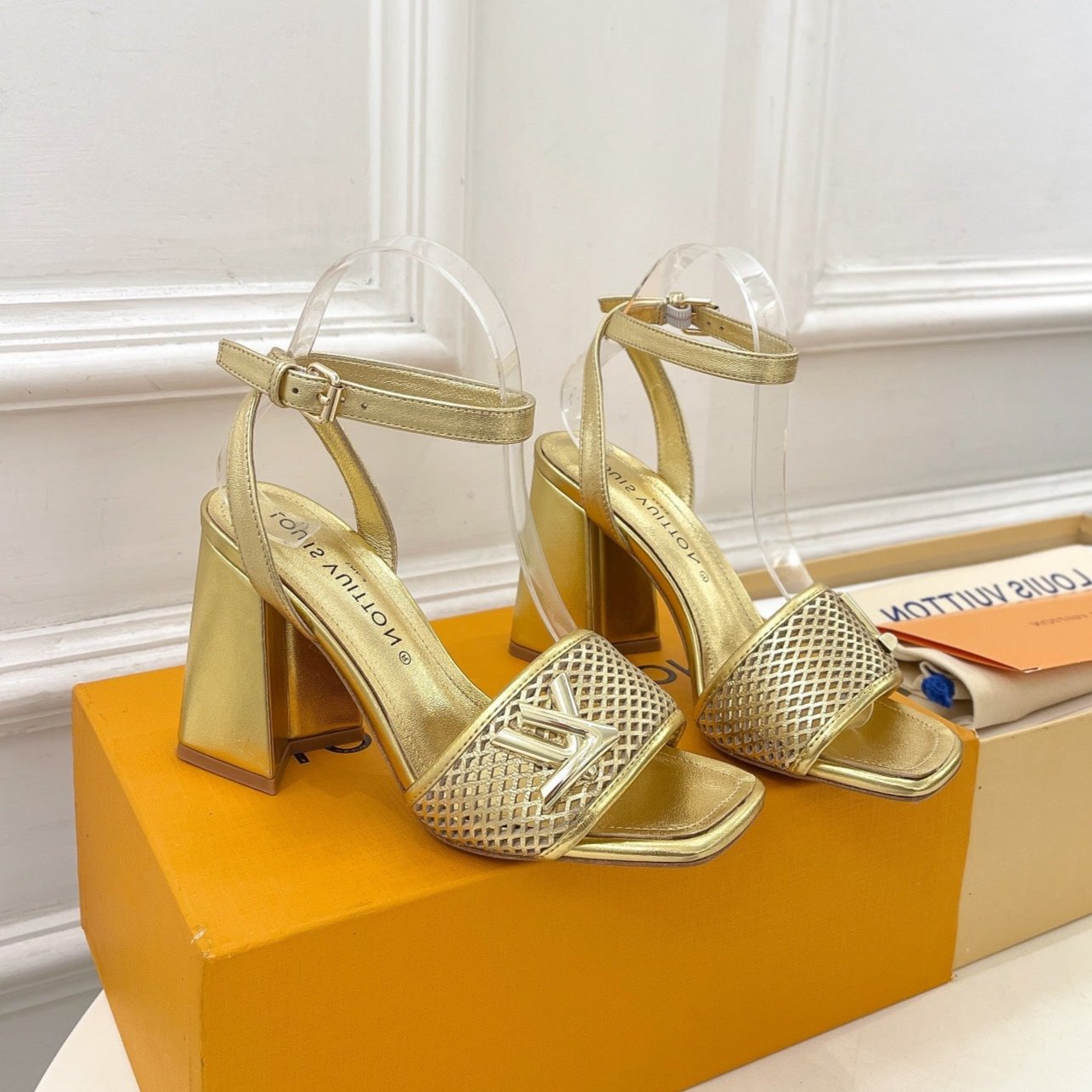 LV WOMEN HIGH SANDAL IN GOLDEN CALFSKIN - 35
