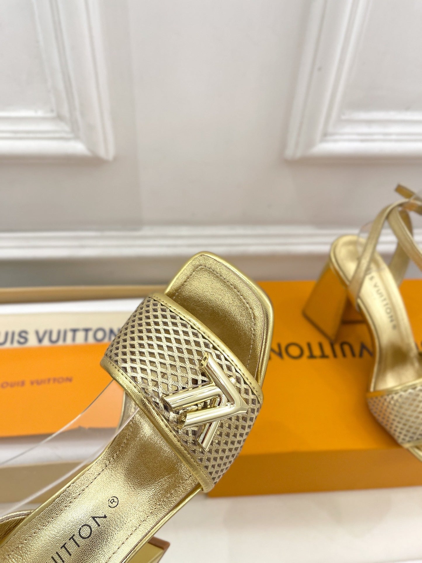 LV WOMEN HIGH SANDAL IN GOLDEN CALFSKIN - 35