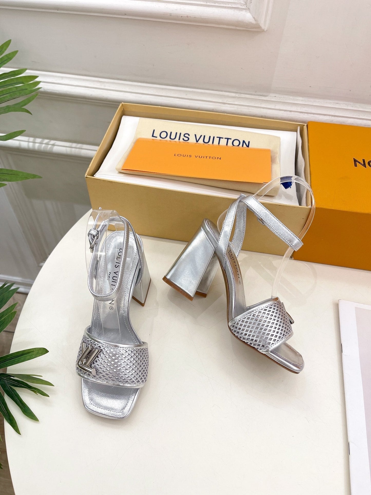 LV WOMEN HIGH SANDAL IN SILVER CALFSKIN - 35