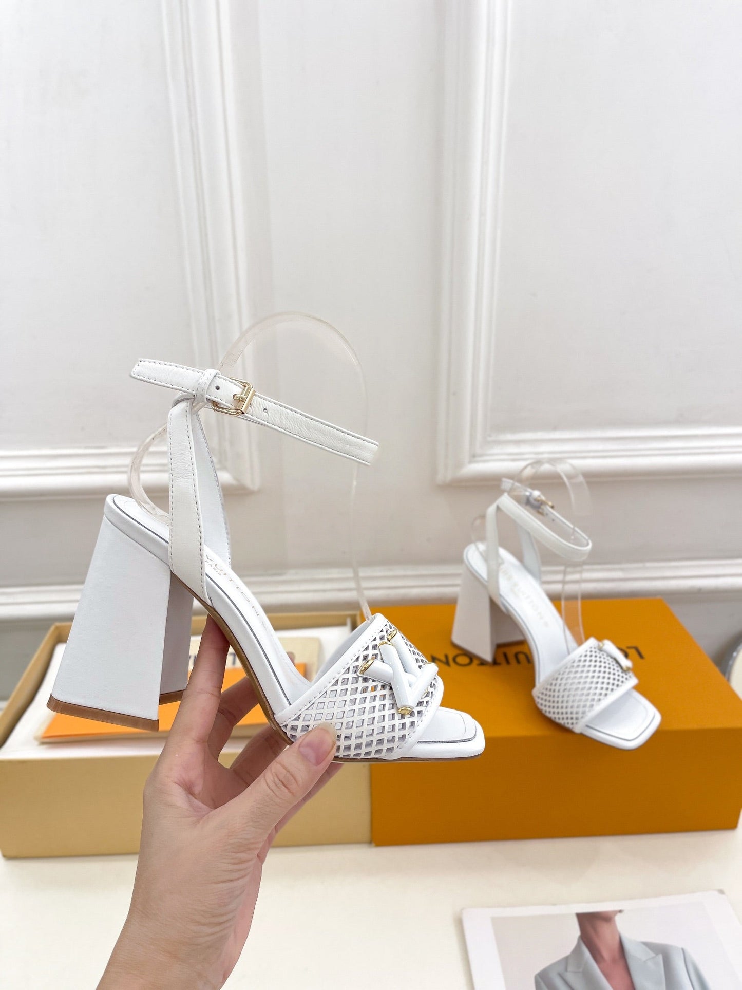 LV WOMEN HIGH SANDAL IN WHITE CALFSKIN - 35