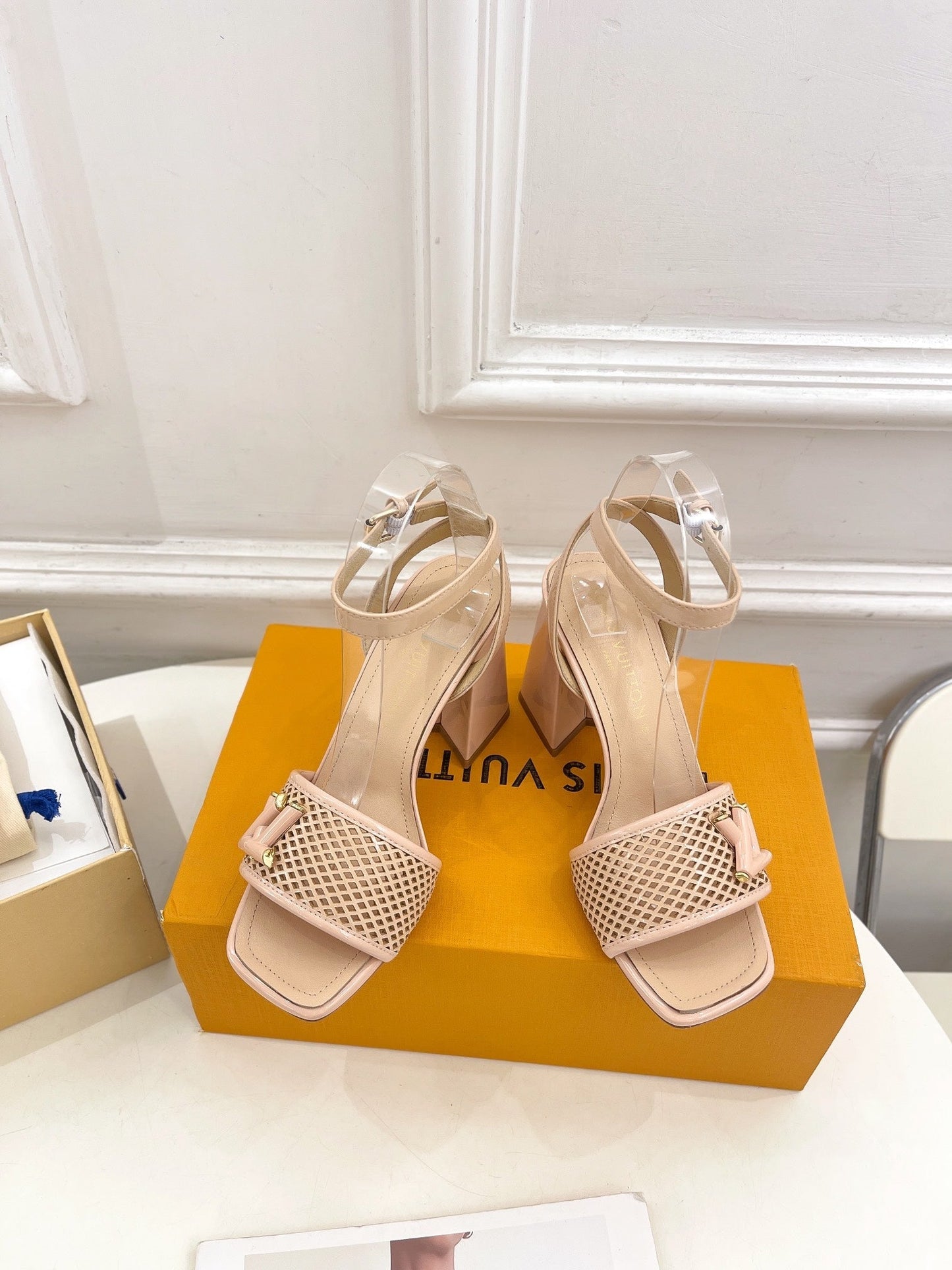 LV WOMEN HIGH SANDAL IN BEIGE CREAM CALFSKIN - 35