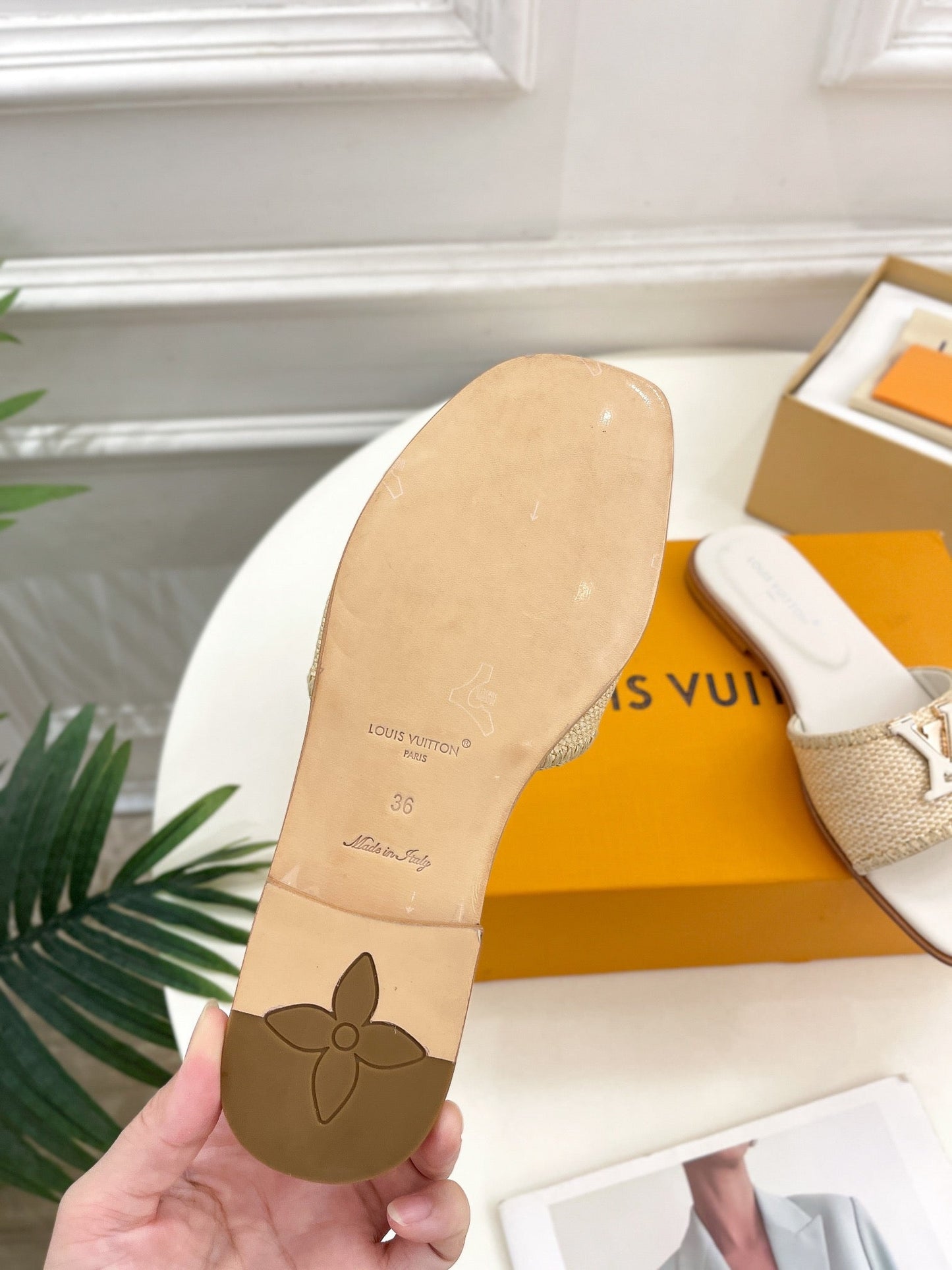 LV WOMEN CAPRI FLAT MULES IN BEIGE LEATHER AND RAFFIA - 35