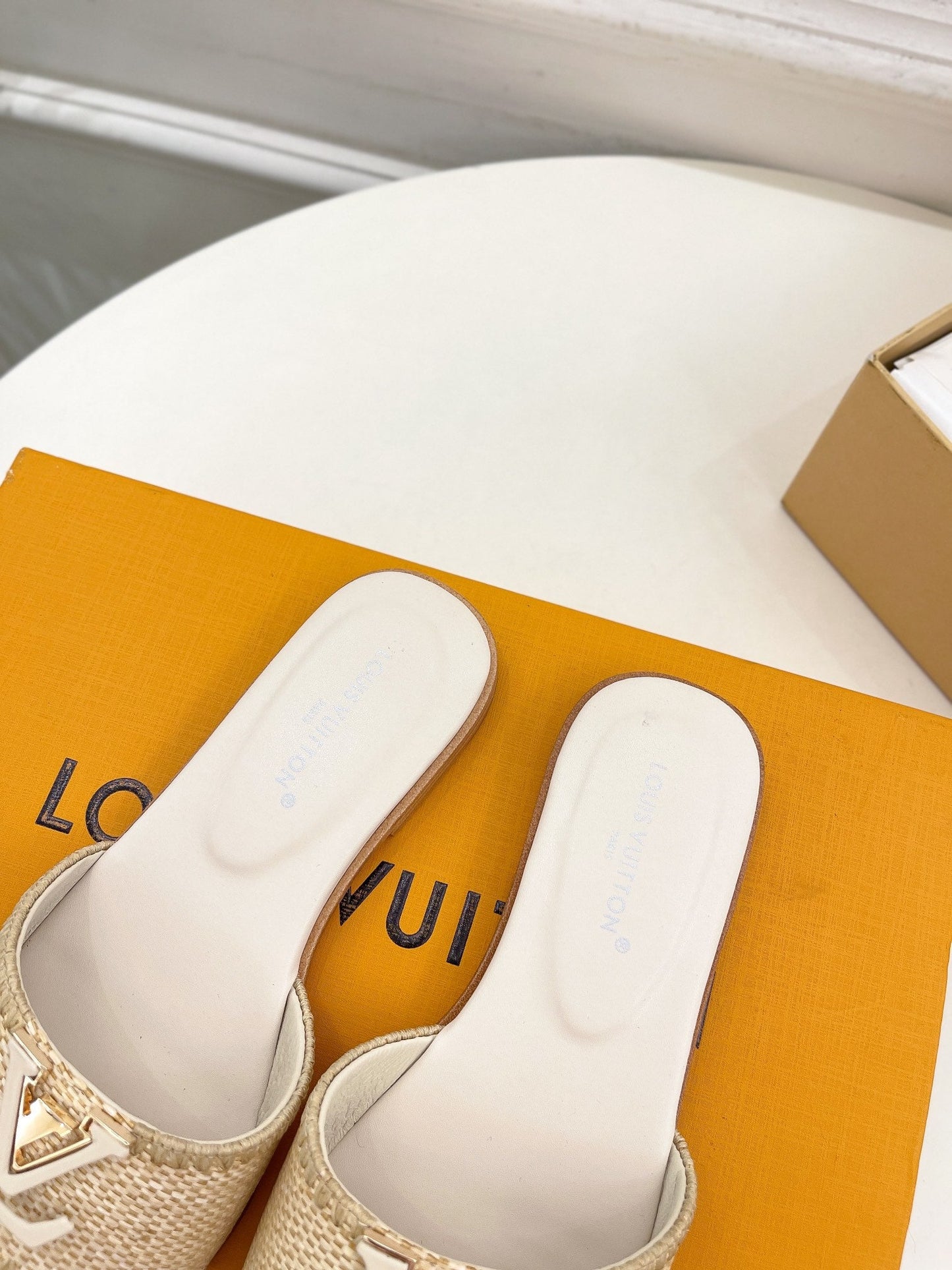 LV WOMEN CAPRI FLAT MULES IN BEIGE LEATHER AND RAFFIA - 35