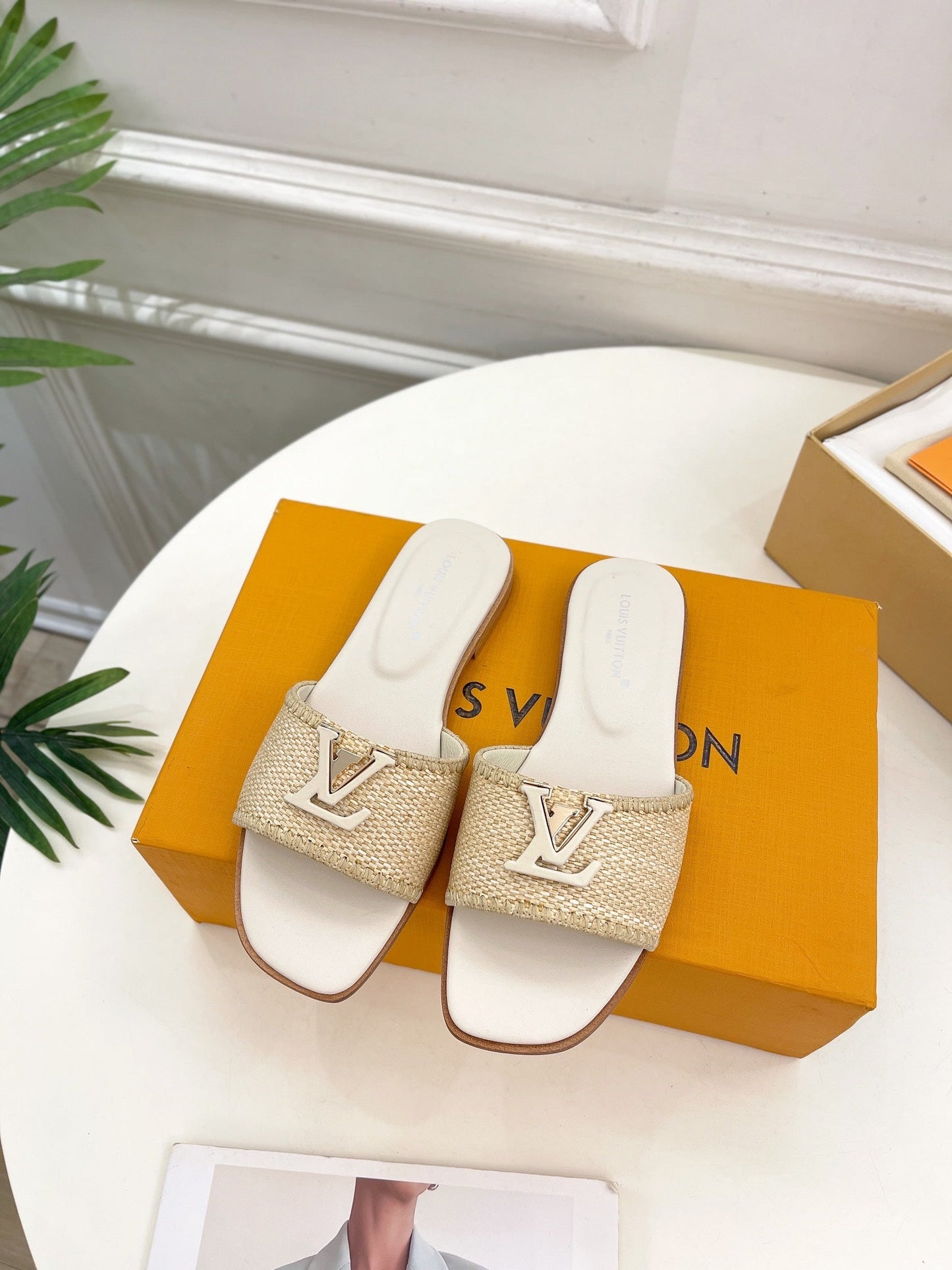 LV WOMEN CAPRI FLAT MULES IN BEIGE LEATHER AND RAFFIA - 35