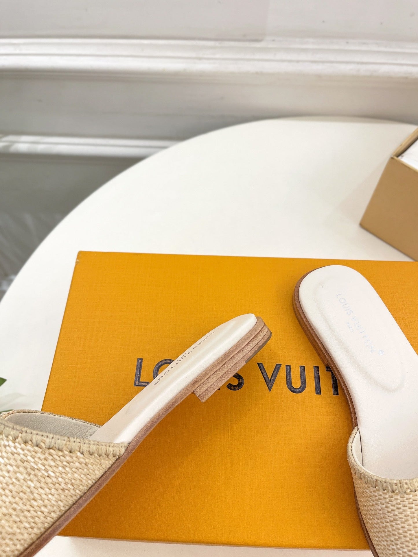 LV WOMEN CAPRI FLAT MULES IN BEIGE LEATHER AND RAFFIA - 35