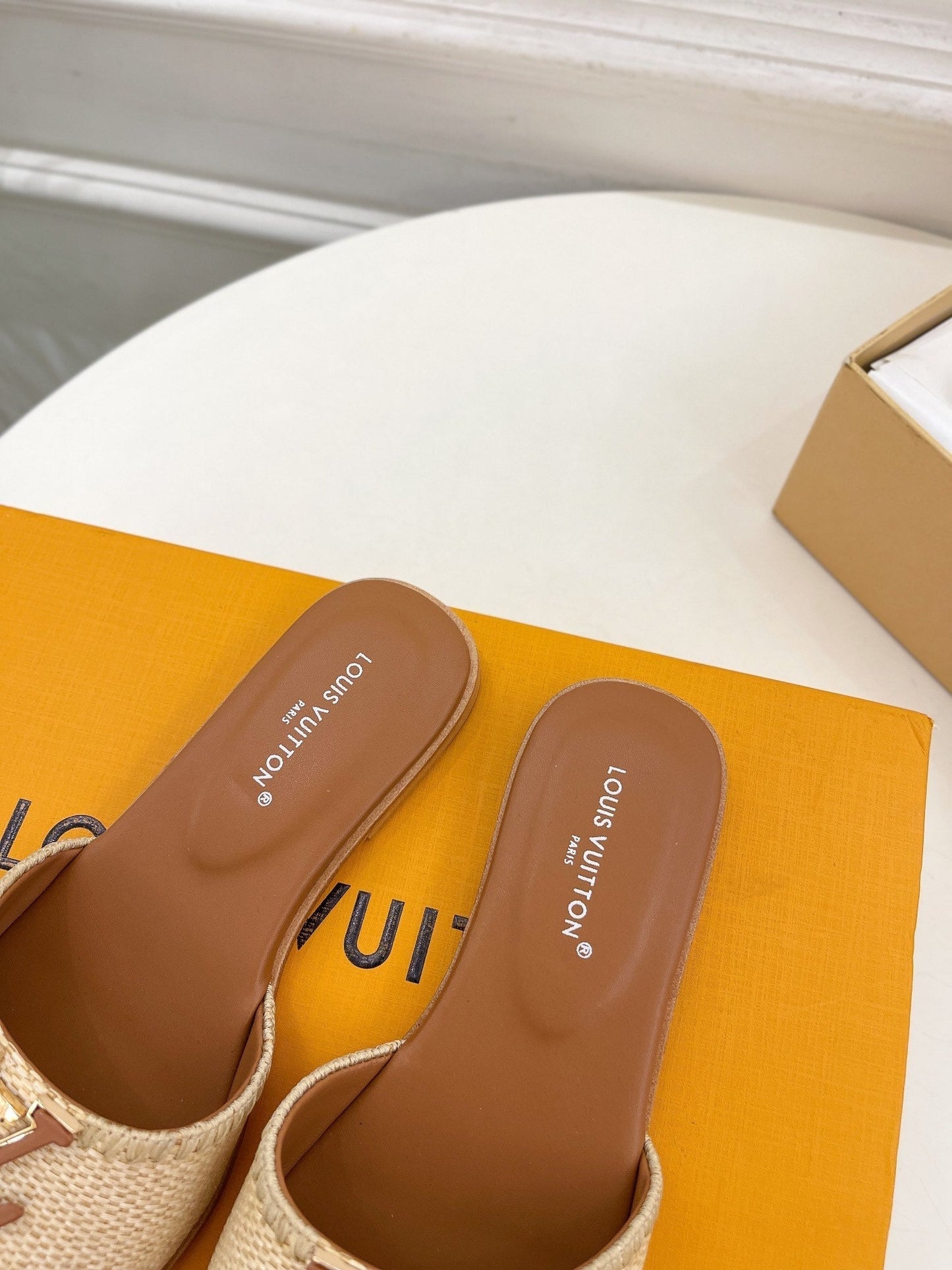 LV WOMEN CAPRI FLAT MULES IN CHOCOLATE BROWN LEATHER AND RAFFIA - 35