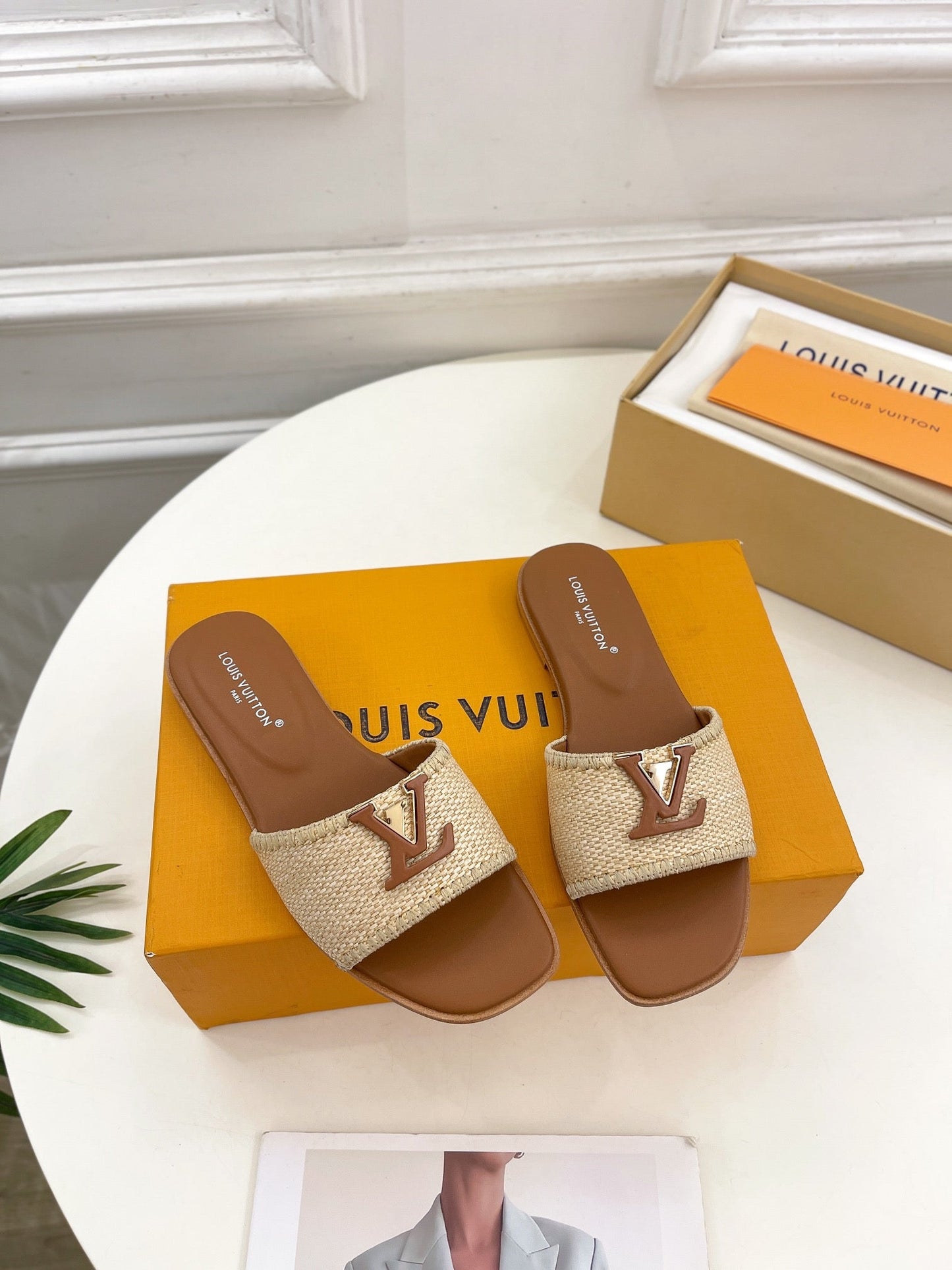 LV WOMEN CAPRI FLAT MULES IN CHOCOLATE BROWN LEATHER AND RAFFIA - 35