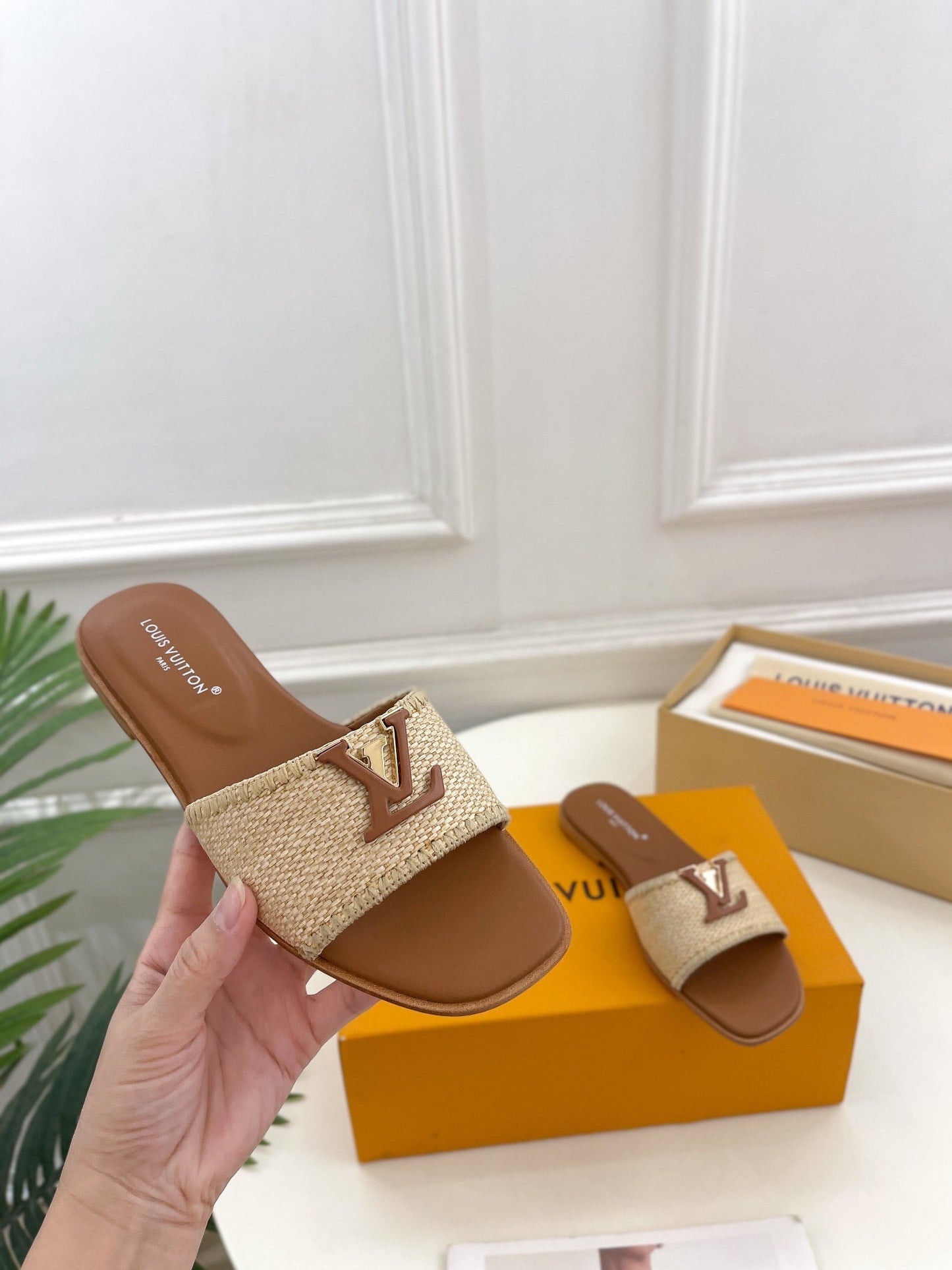 LV WOMEN CAPRI FLAT MULES IN CHOCOLATE BROWN LEATHER AND RAFFIA - 35