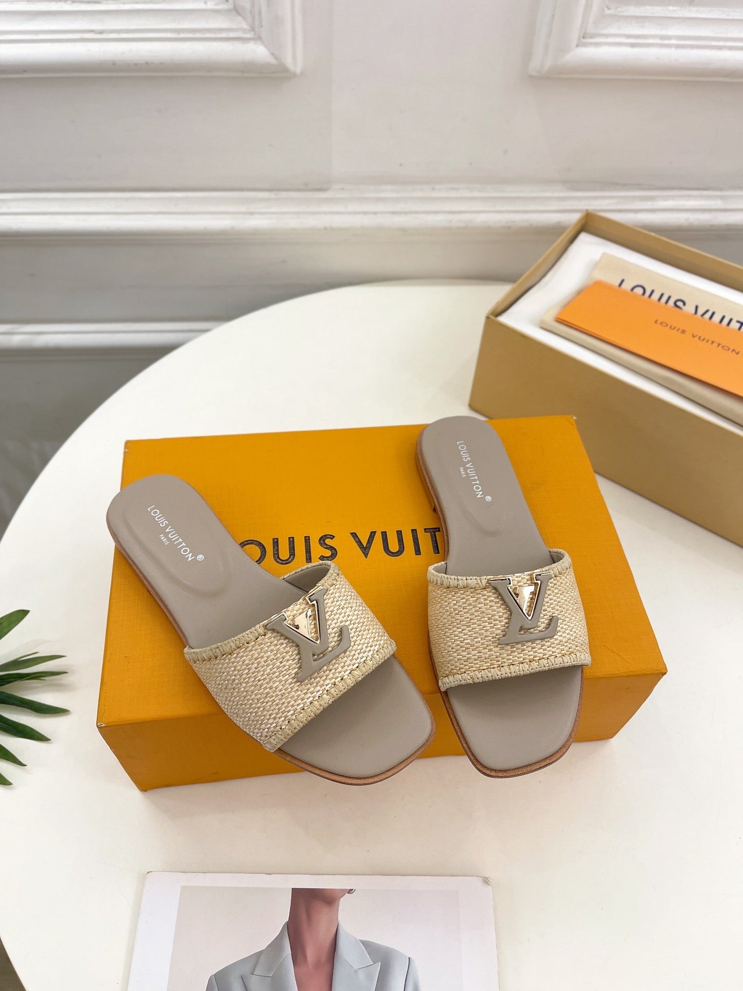 LV WOMEN CAPRI FLAT MULES IN TAN BROWN LEATHER AND RAFFIA - 35