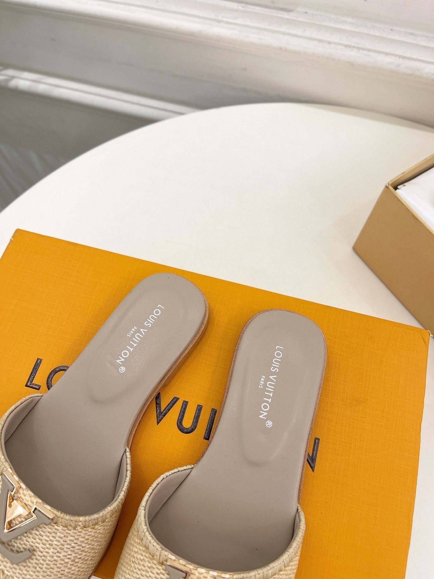 LV WOMEN CAPRI FLAT MULES IN TAN BROWN LEATHER AND RAFFIA - 35