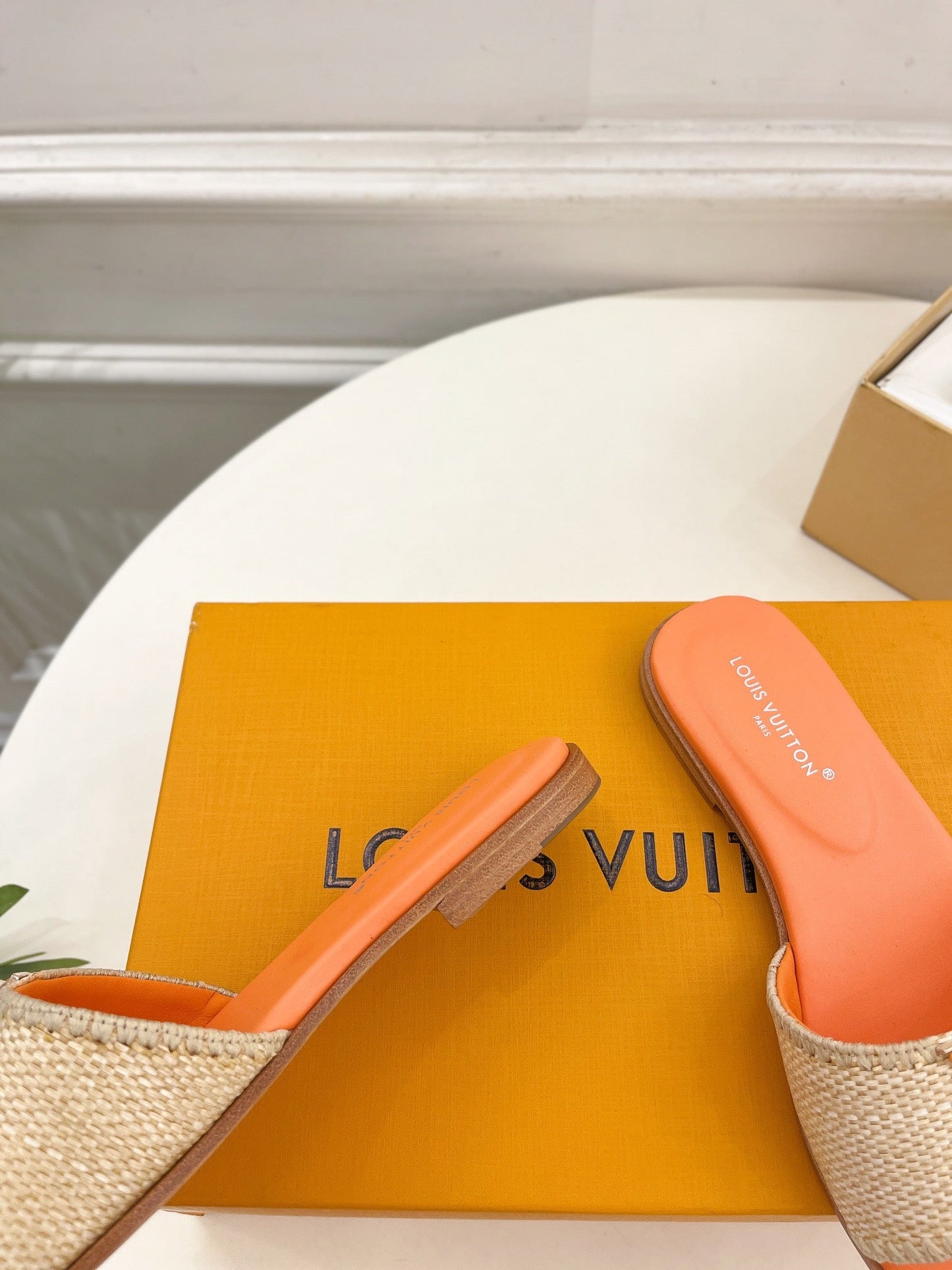 LV WOMEN CAPRI FLAT MULES IN TIGER ORANGE LEATHER AND RAFFIA - 35