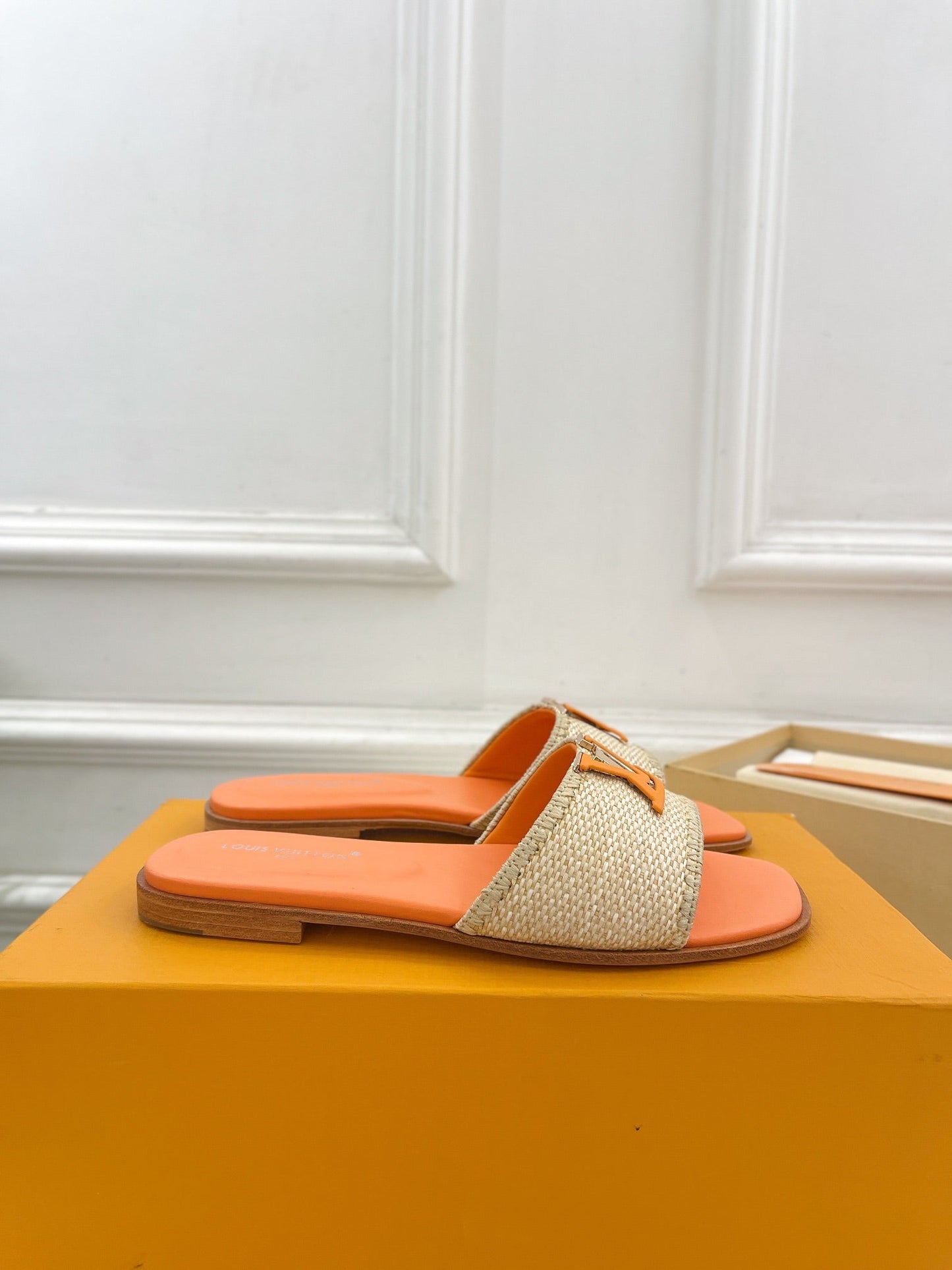 LV WOMEN CAPRI FLAT MULES IN TIGER ORANGE LEATHER AND RAFFIA - 35