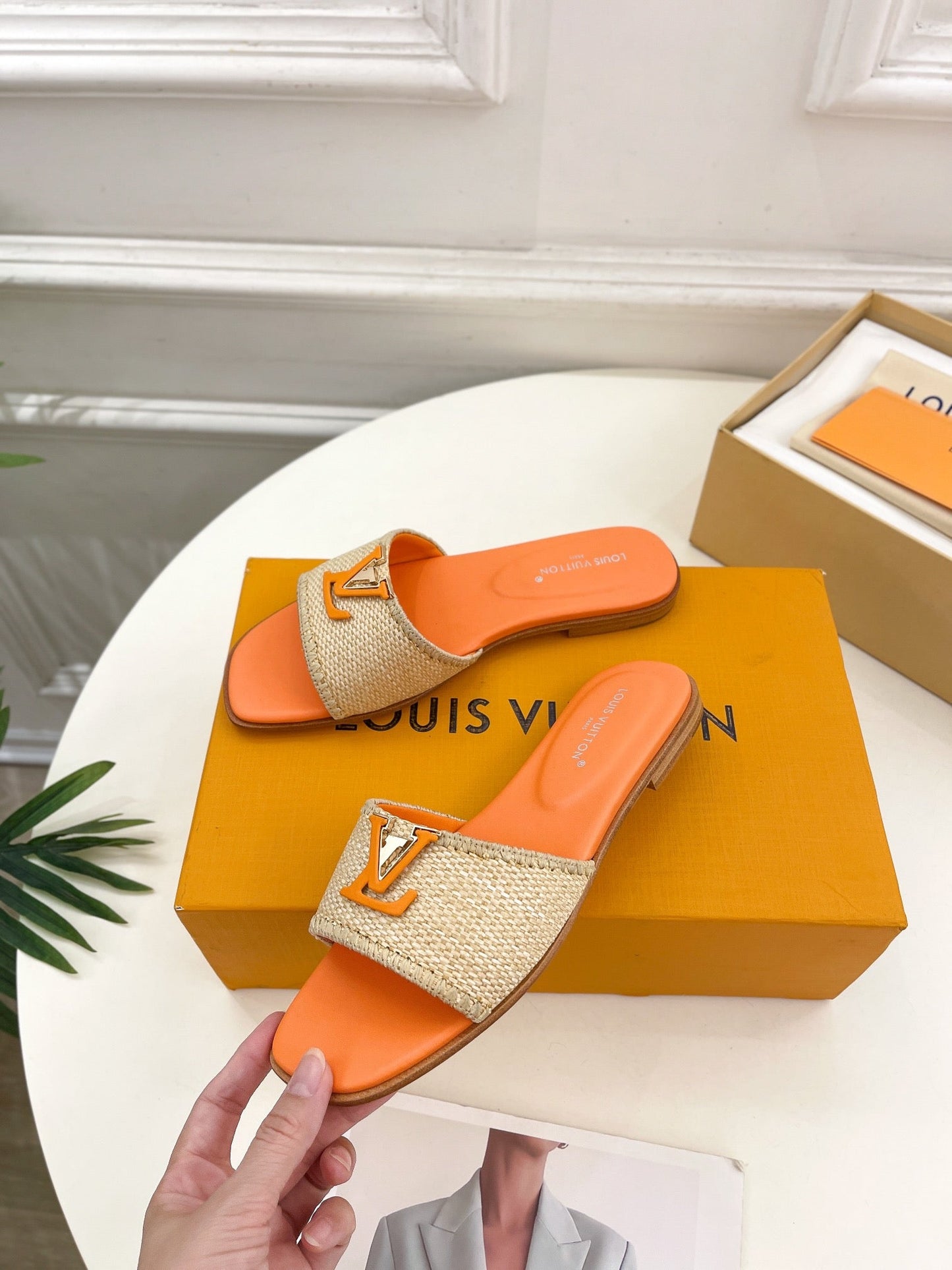 LV WOMEN CAPRI FLAT MULES IN TIGER ORANGE LEATHER AND RAFFIA - 35
