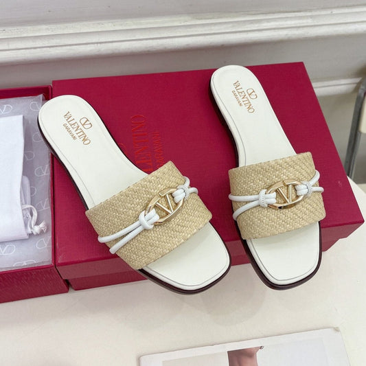 GARAVANI V LOGO SIGNATURE SLIDE IN BEIGE RAFFIA AND WHITE CALFSKIN - 35