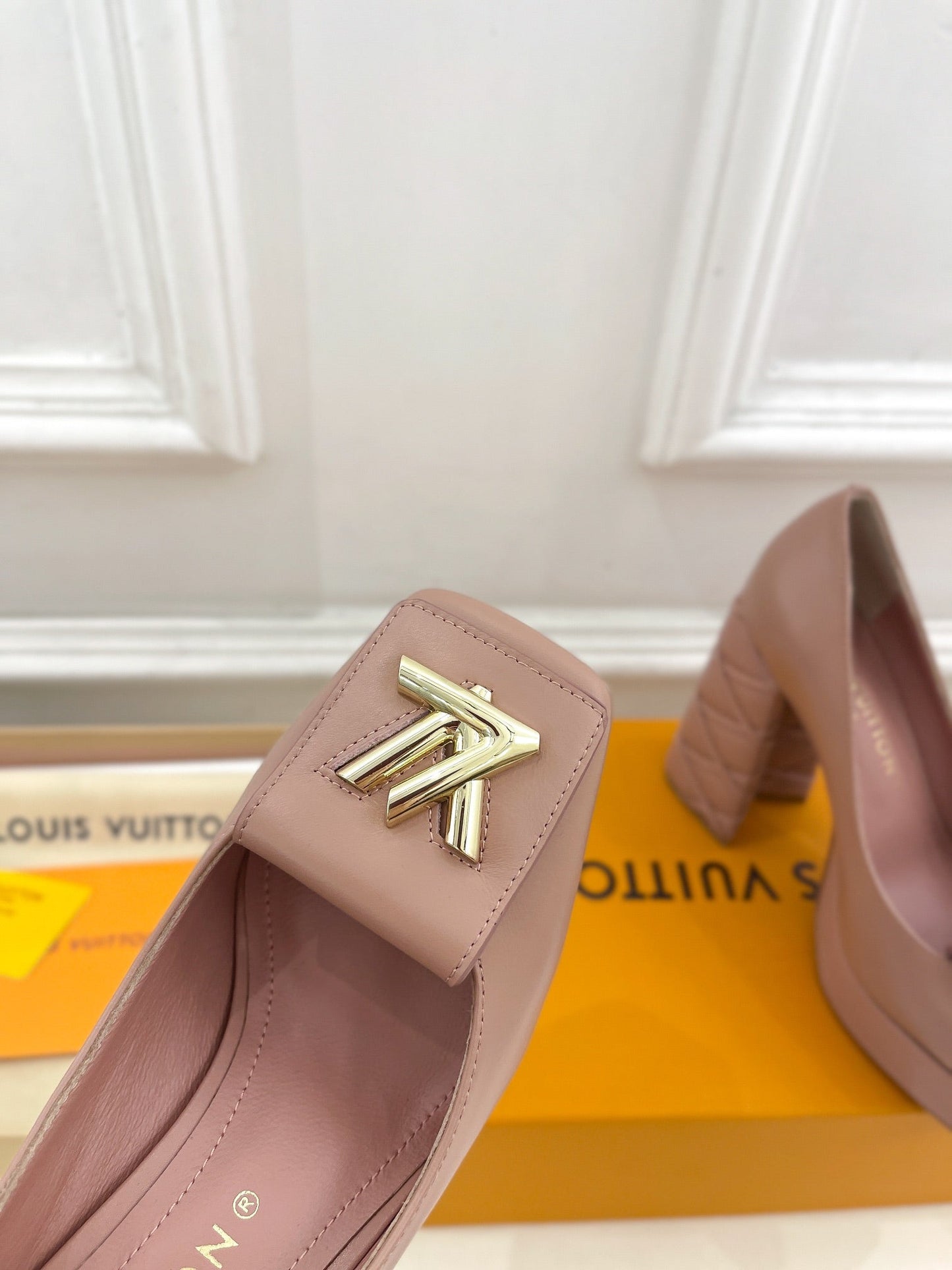 SHAKE MARY JANE HIGH HEEL 12 CM IN CREPE PINK CALFSKIN - 34