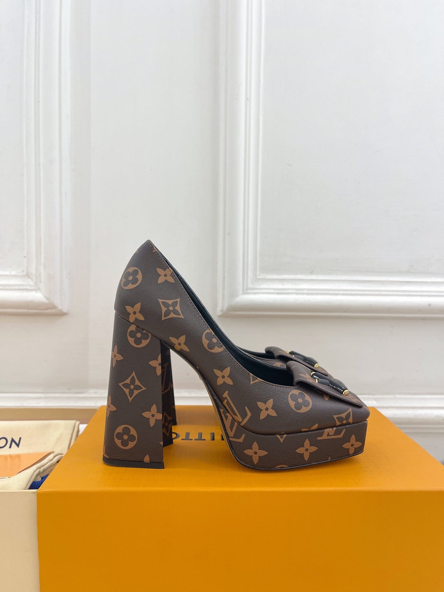 SHAKE MARY JANE HIGH HEEL 12 CM IN CHOCOLATE BROWN MONOGRAM CALFSKIN - 34