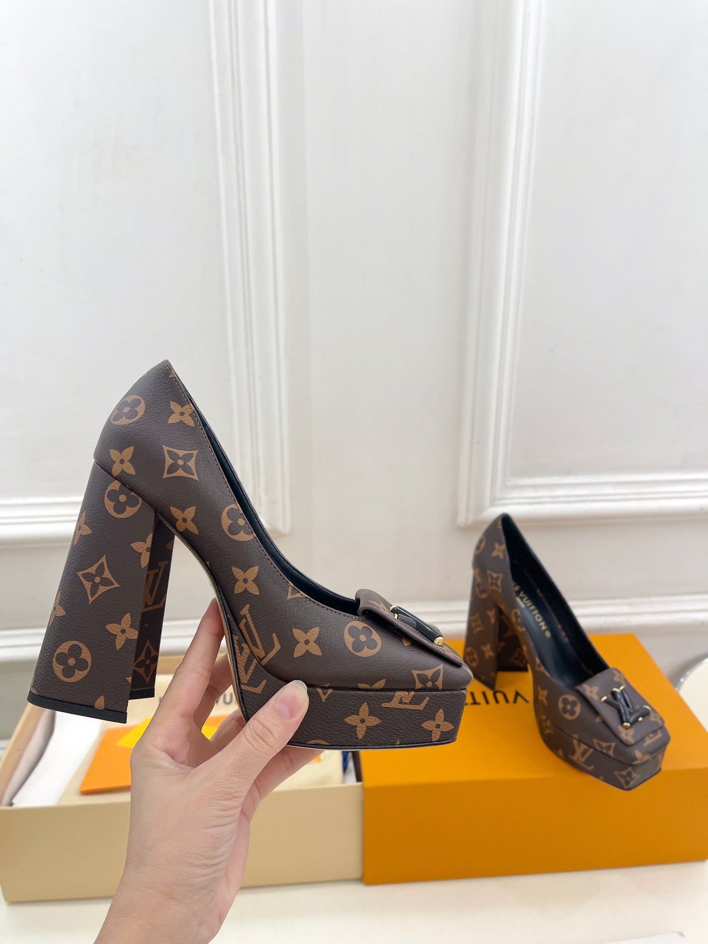 SHAKE MARY JANE HIGH HEEL 12 CM IN CHOCOLATE BROWN MONOGRAM CALFSKIN - 34