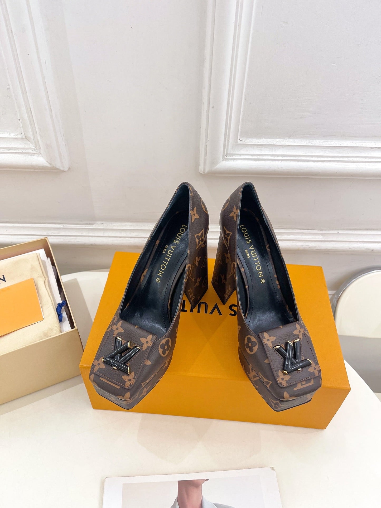 SHAKE MARY JANE HIGH HEEL 12 CM IN CHOCOLATE BROWN MONOGRAM CALFSKIN - 34