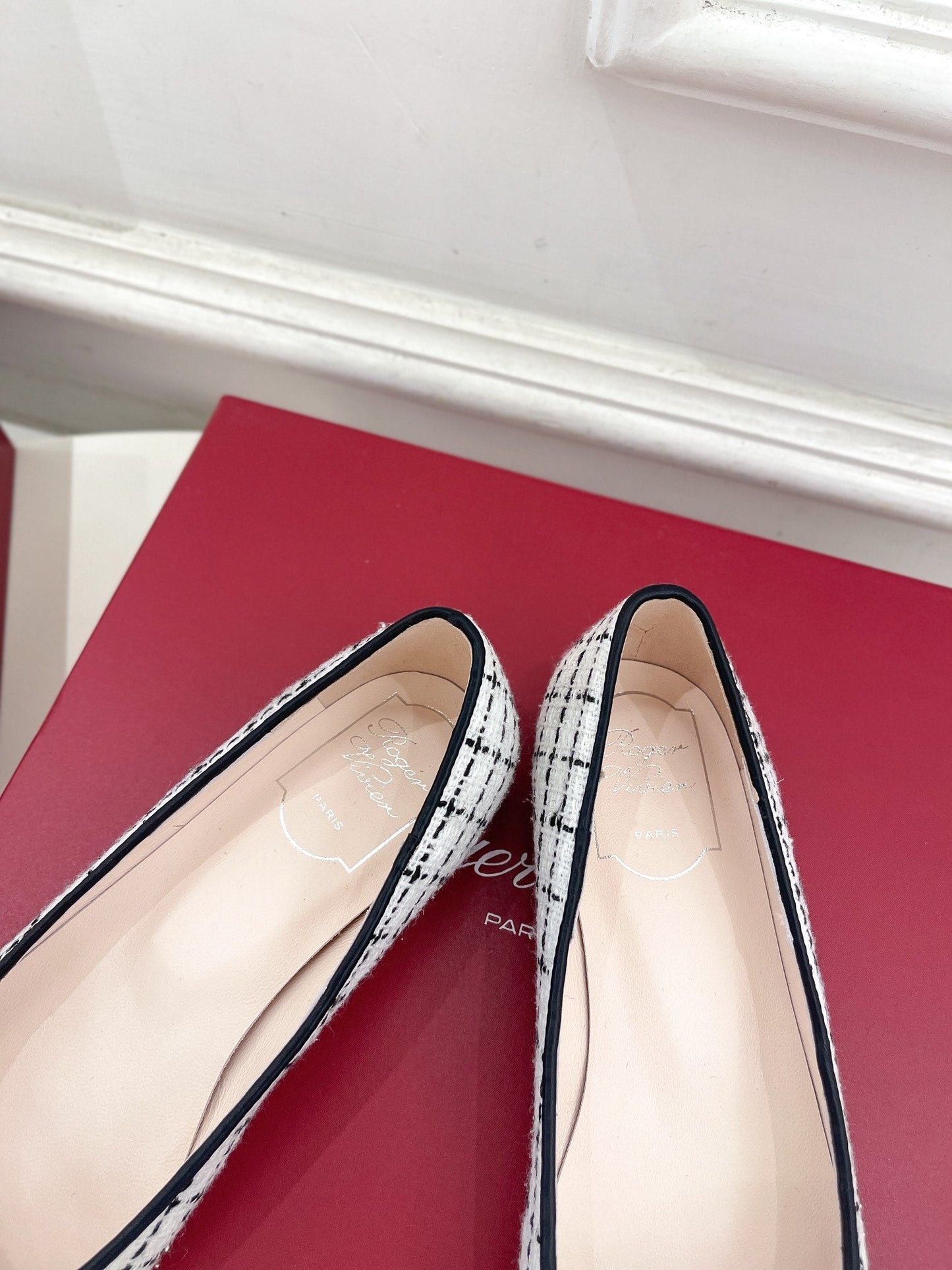 EFFLORESCENCE BALLERINAS IN WHITE TWEED WITH FINE BLACK STRIPES EMBELLISHED CRYSTALS - 35