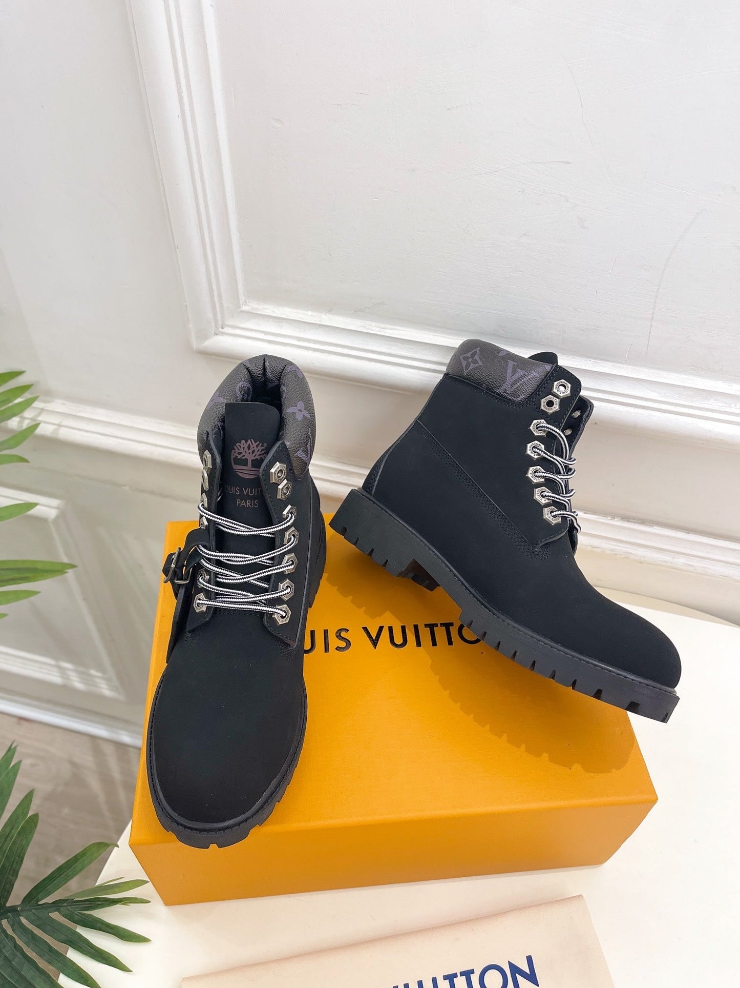 LV X TIMBERLAND MARTIN BOOT IN BLACK SUEDE - 35
